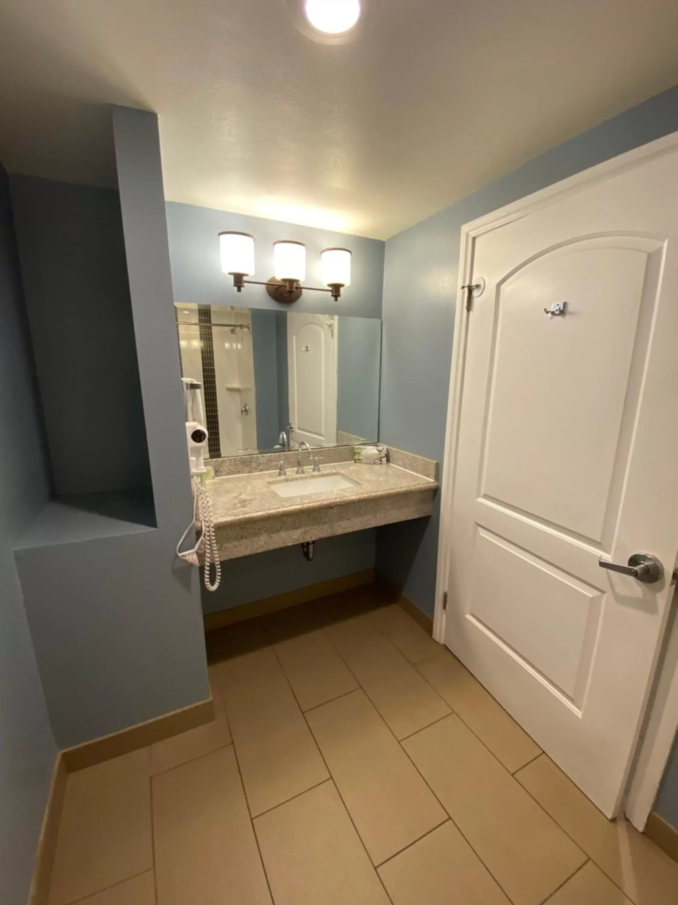 Bathroom in Ocean Surf Inn & Suites