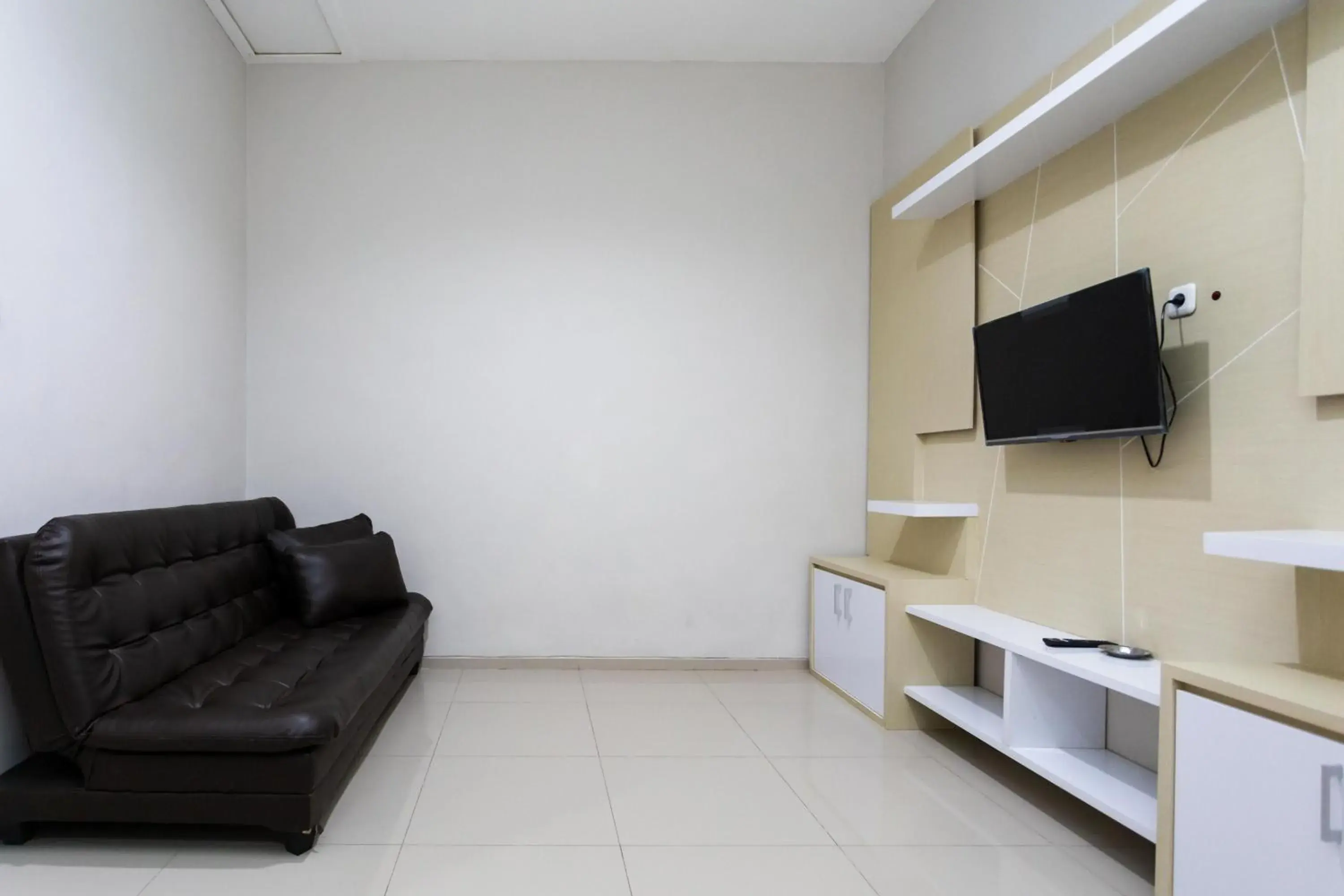 TV and multimedia, TV/Entertainment Center in Batuque Town Villa 2