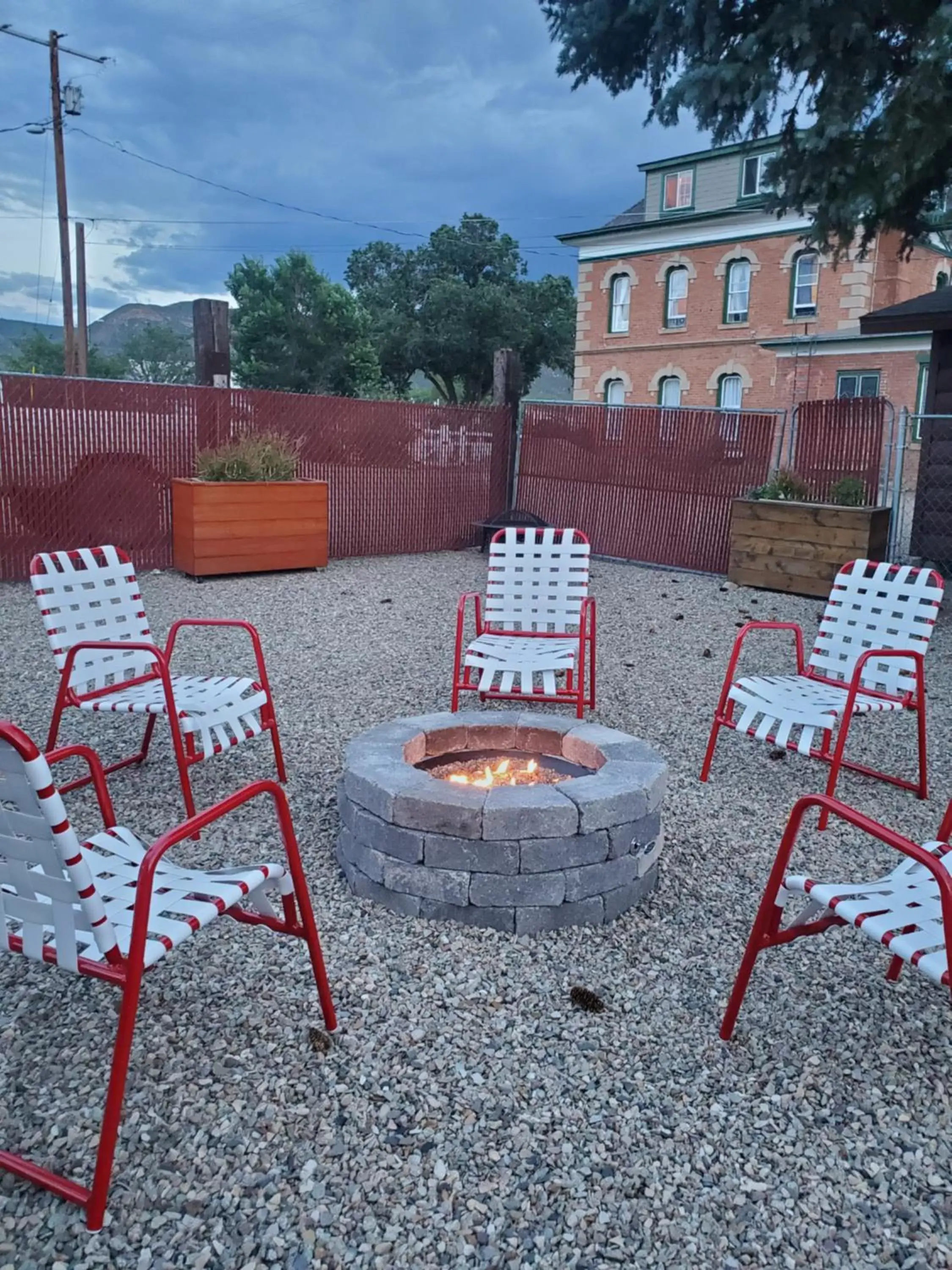 BBQ facilities in Mesa Verde Motel