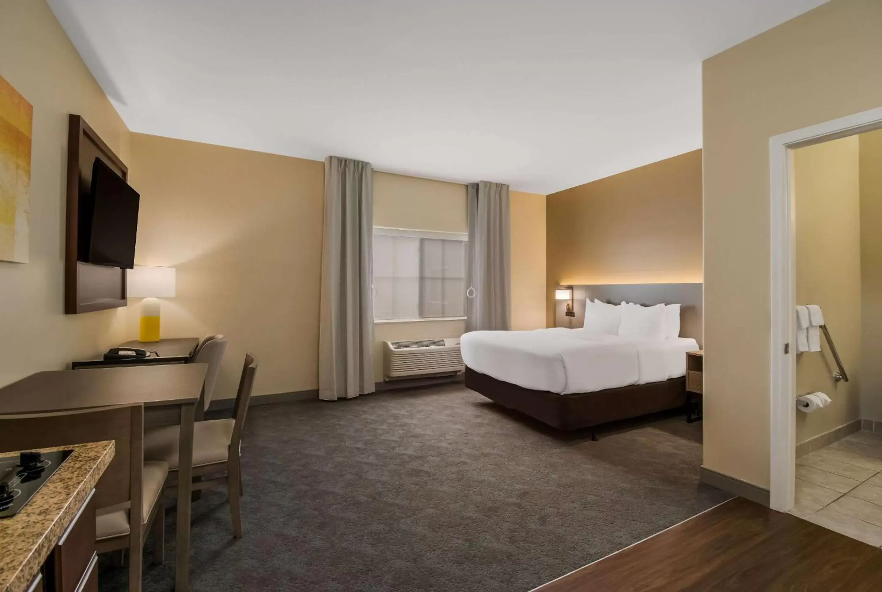 Bedroom, Bed in Comfort Inn & Suites Barnesville - Frackville Bedroom, Bed in Comfort Inn & Suites Barnesville - Frackville