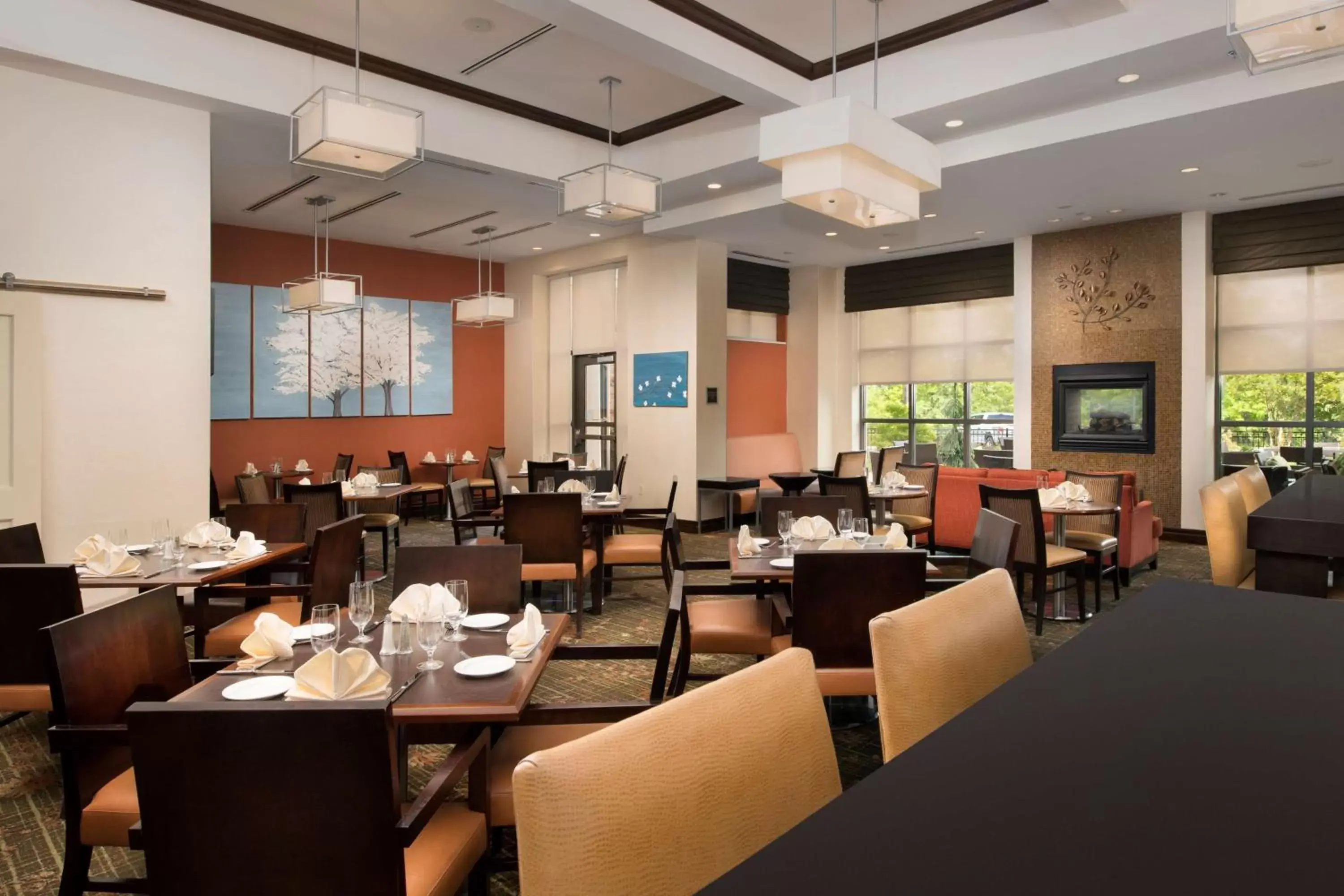 Dining area, Restaurant/Places to Eat in DoubleTree by Hilton Dulles Airport-Sterling