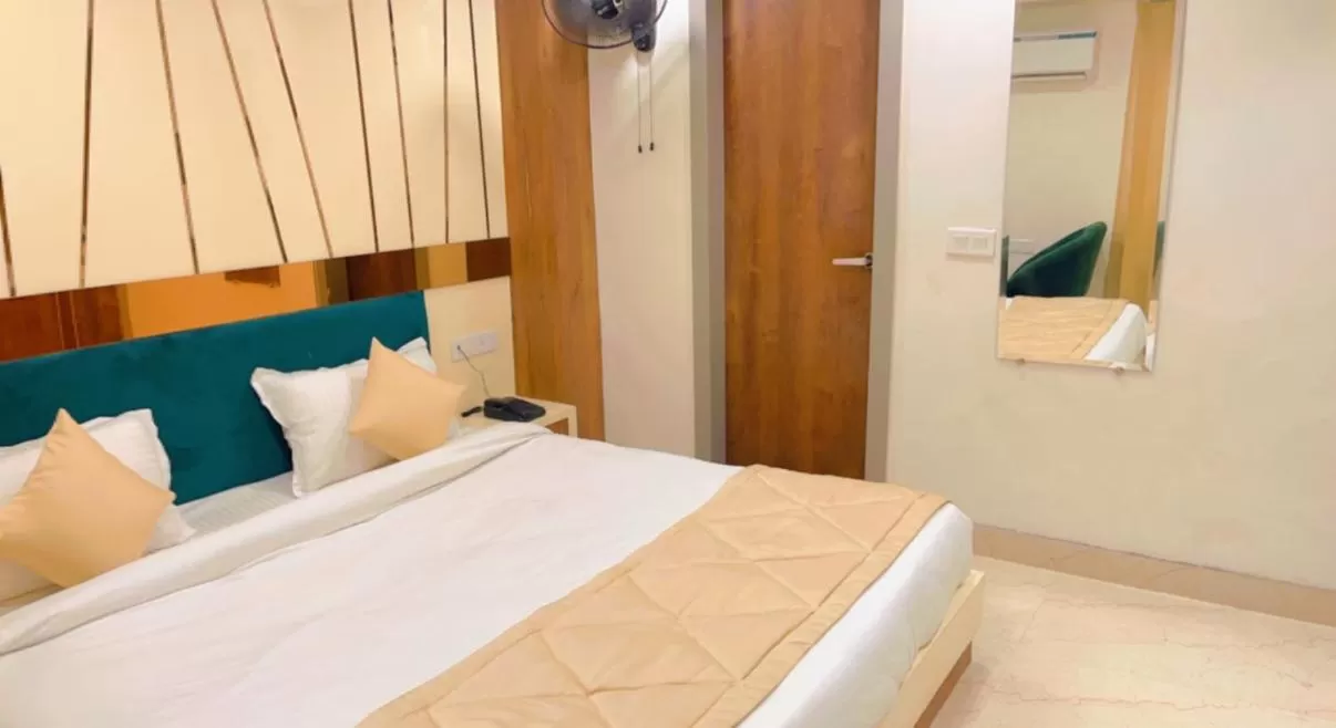 Photo of the whole room, Bed in City View With Garden -5 Mins Walk From GOLDEN TEMPLE