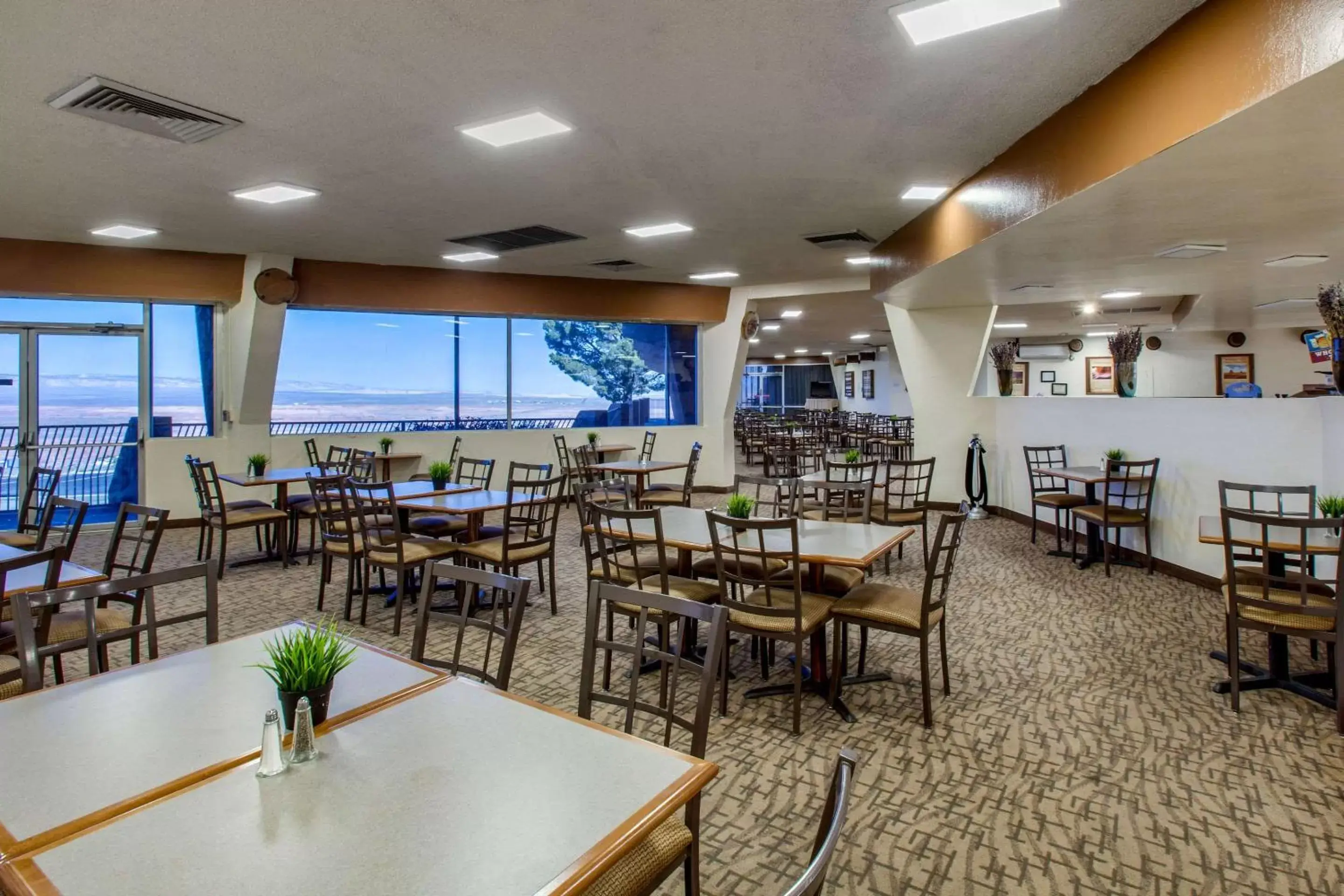 Restaurant/Places to Eat in Quality Inn View of Lake Powell – Page