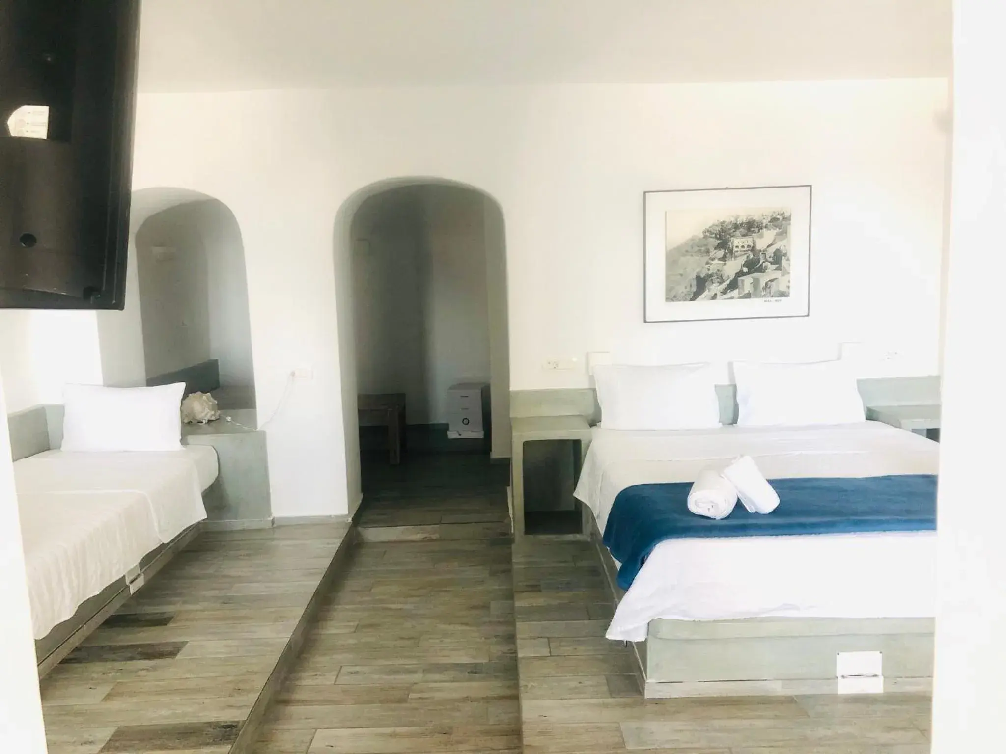 Bed in Loucas on the Cliff Bed in Loucas on the Cliff