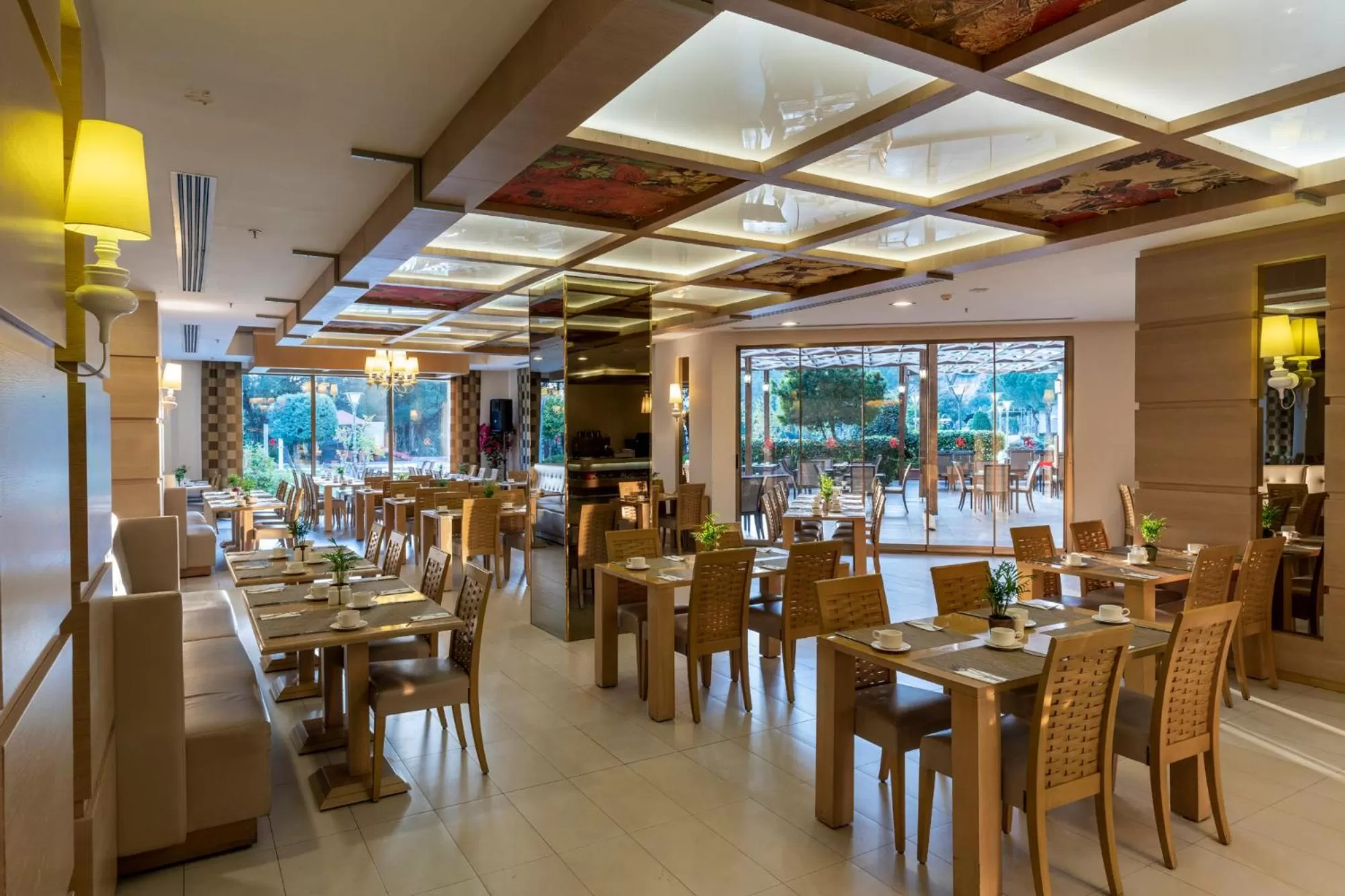 Restaurant/places to eat in Kaya Izmir Thermal & Convention