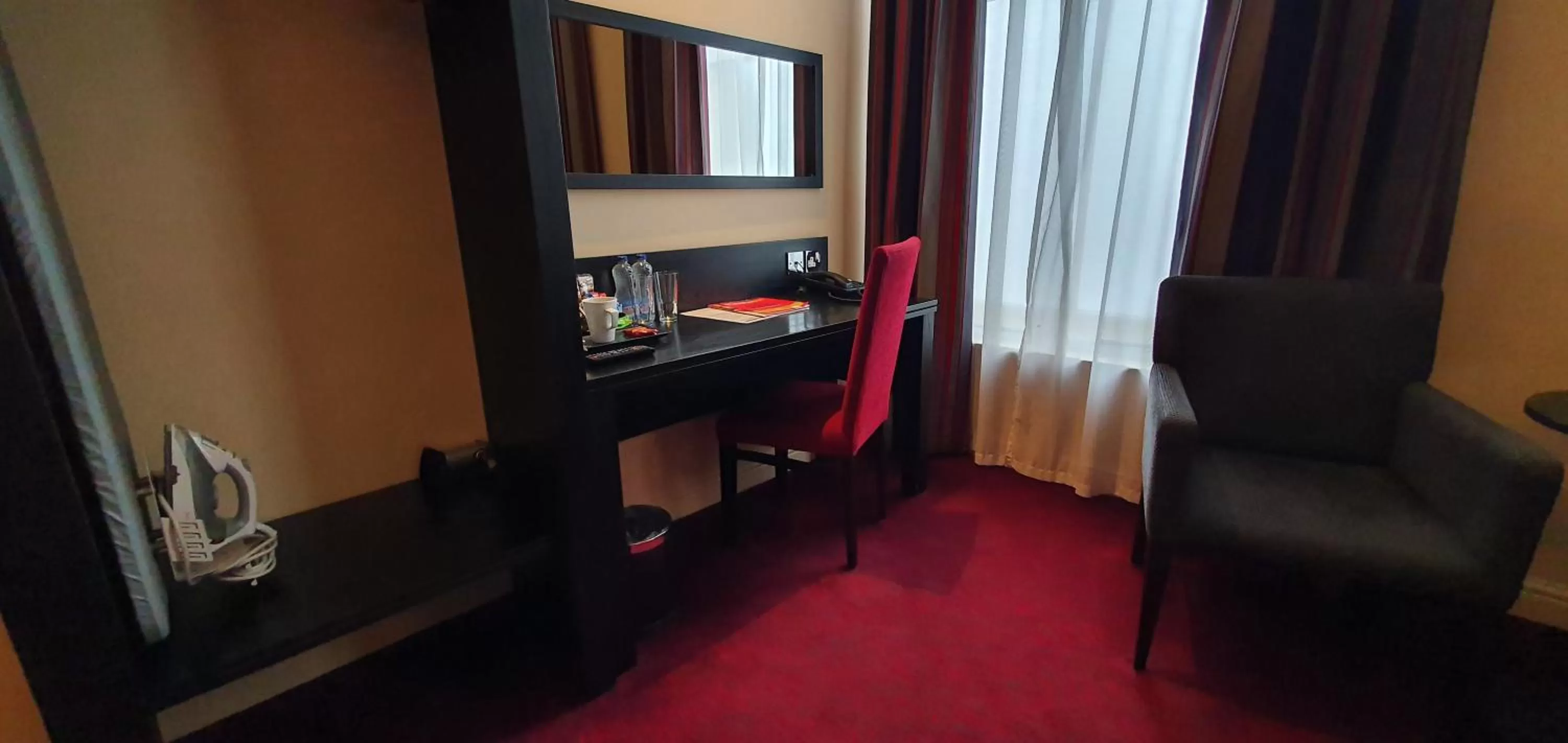 Coffee/tea facilities, TV/Entertainment Center in The John Francis Basset Wetherspoon