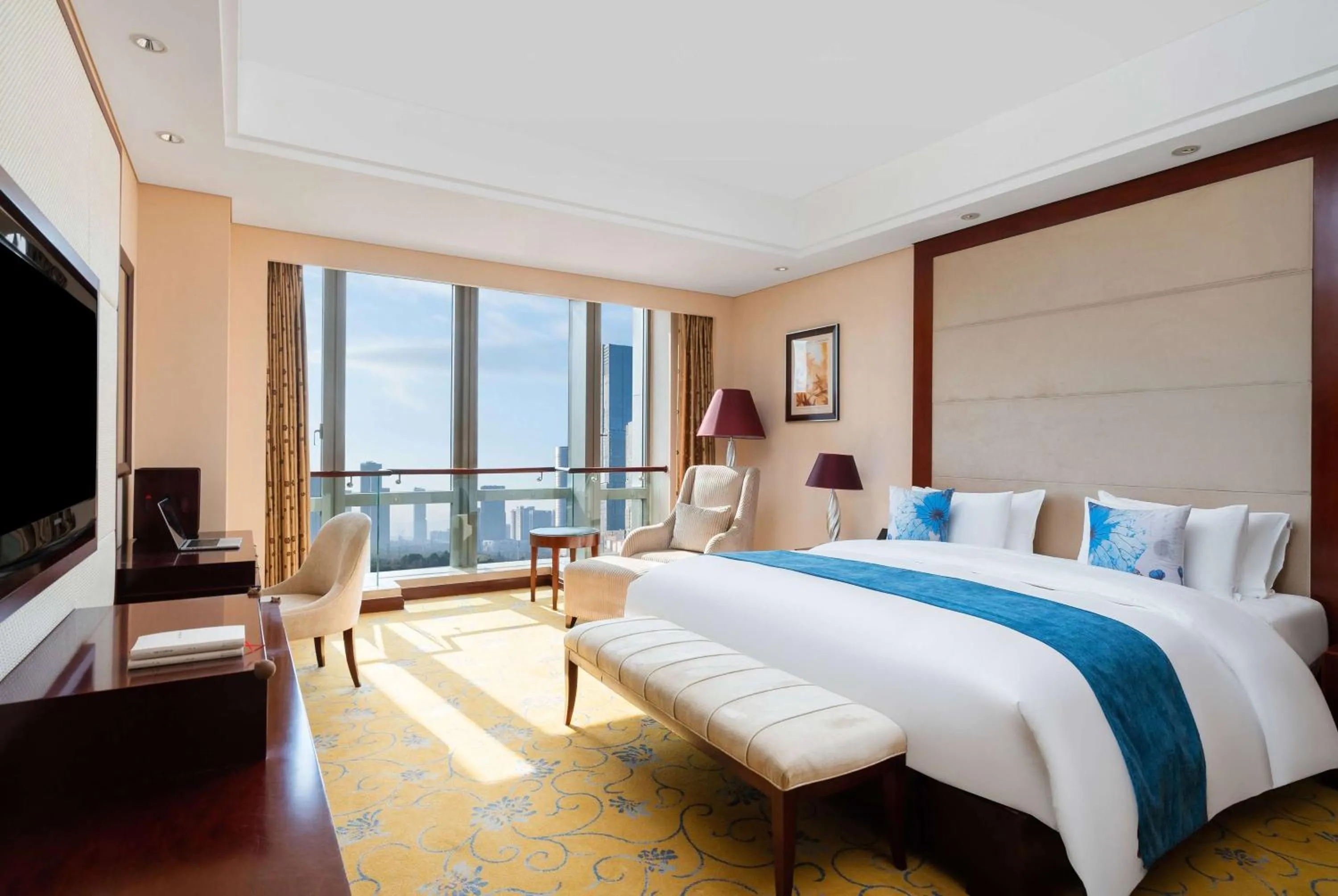 Photo of the whole room, Bed in Howard Johnson Tropical Garden Plaza Kunming