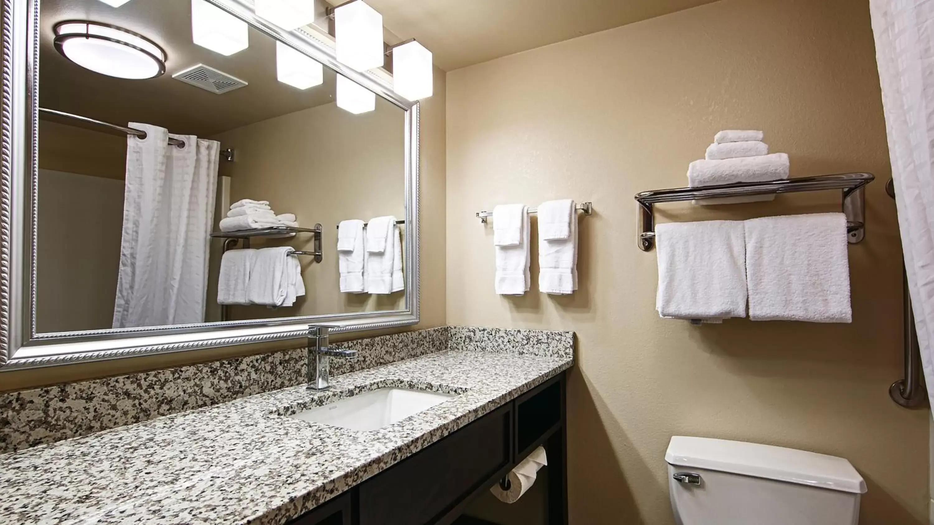 Bathroom in Comfort Inn & Suites Copley Akron