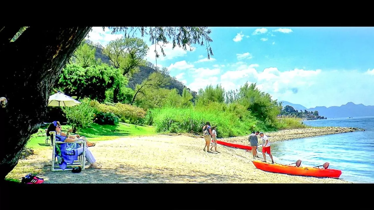 People in Hotel San Buenaventura de Atitlán