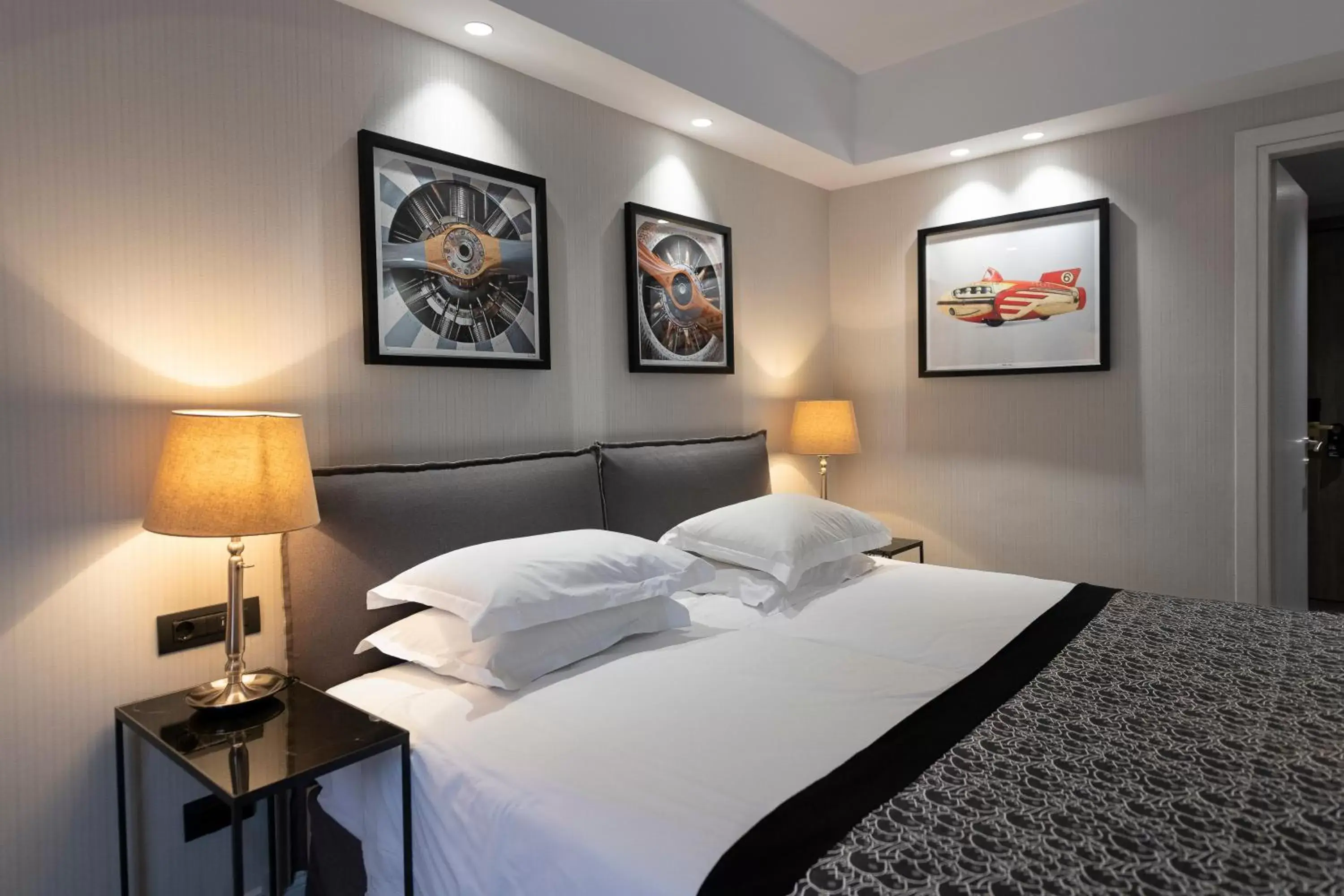 Bedroom, Bed in Astor Hotel