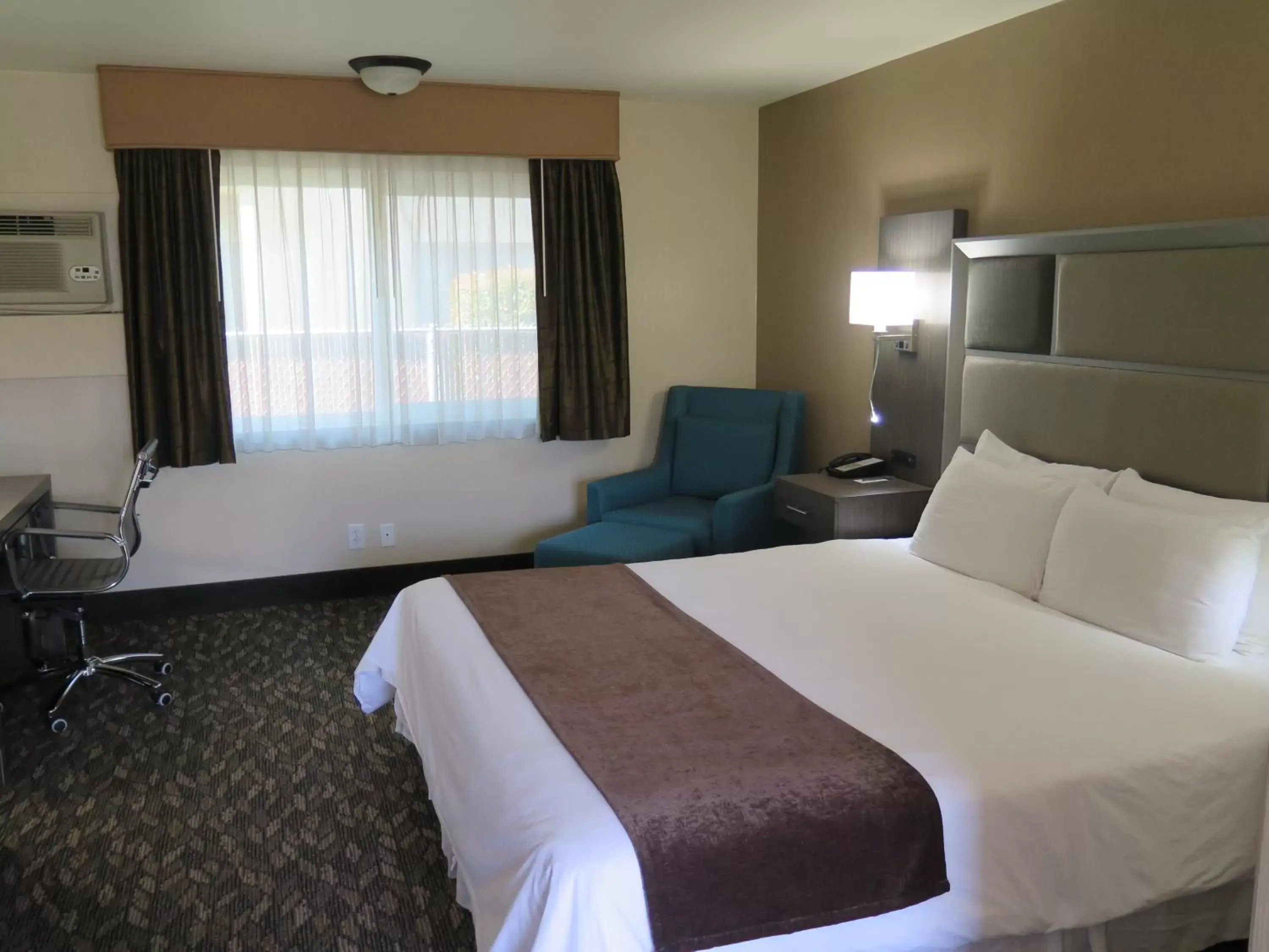 Photo of the whole room, Room Photo in Bonanza Inn and Suites