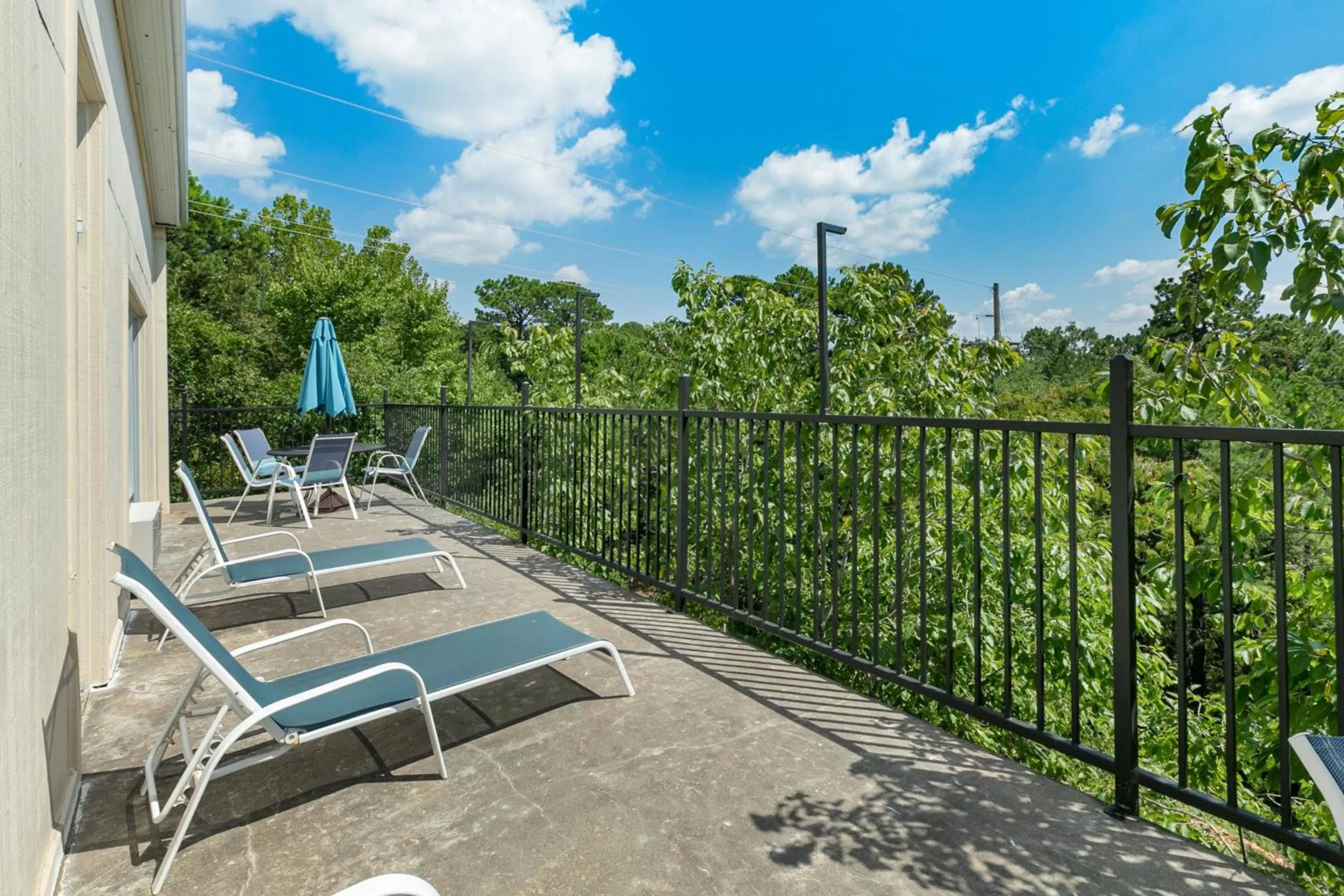 Patio in Candlewick Inn and Suites