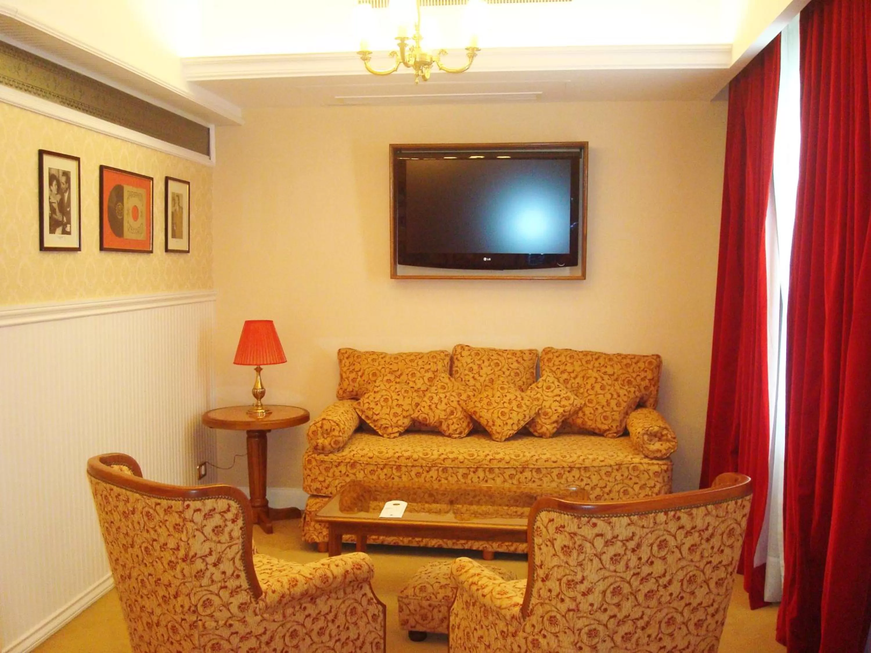 TV and multimedia in Tanguero Hotel Boutique Antique