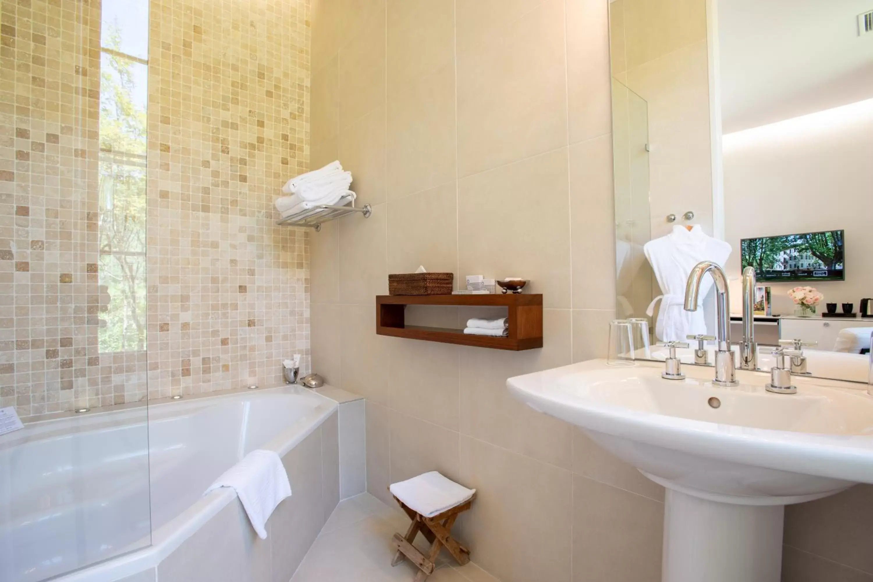 Bathroom in Hotel Château Des Alpilles