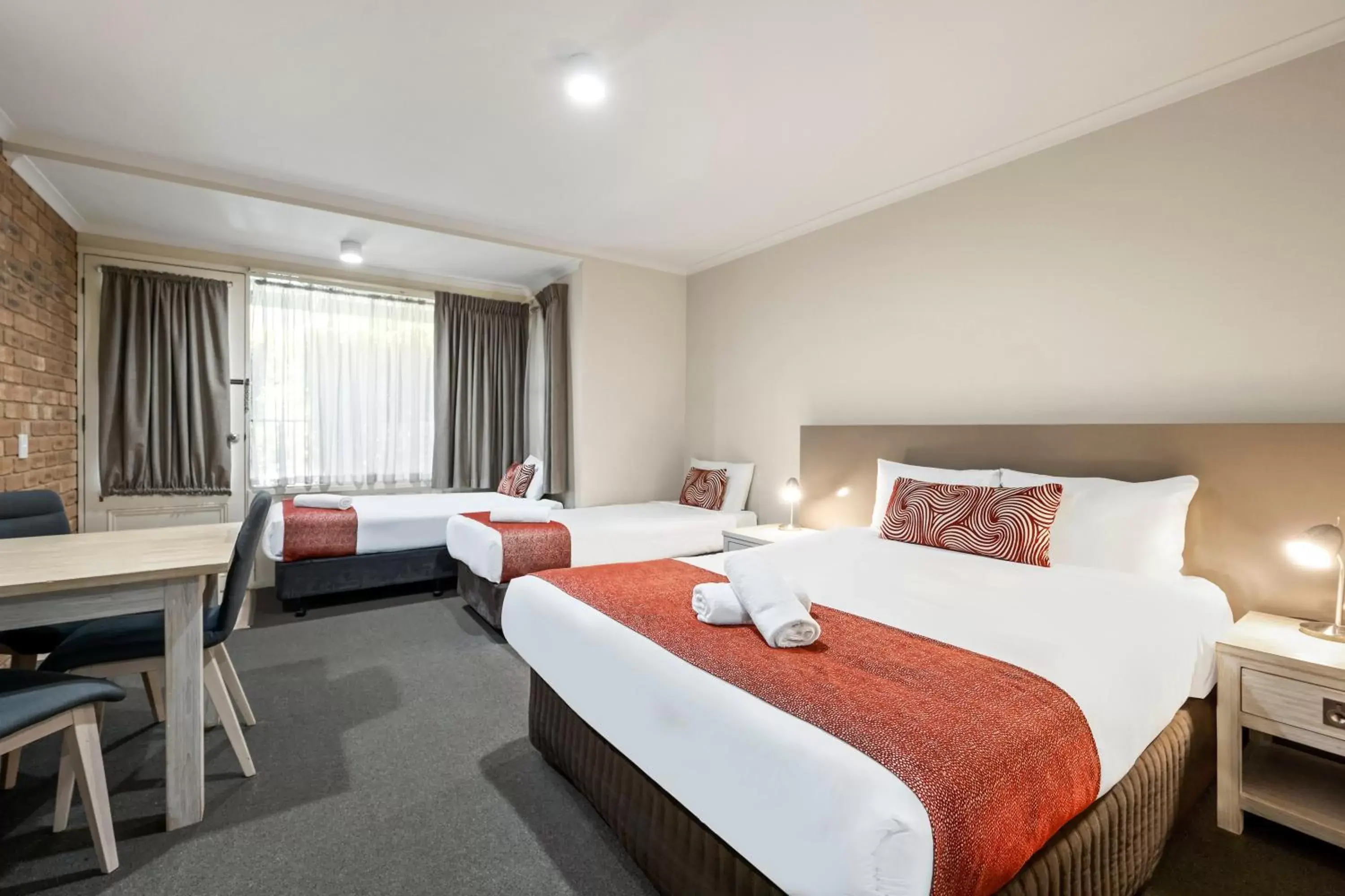 Bed in National Hotel Complex Bendigo