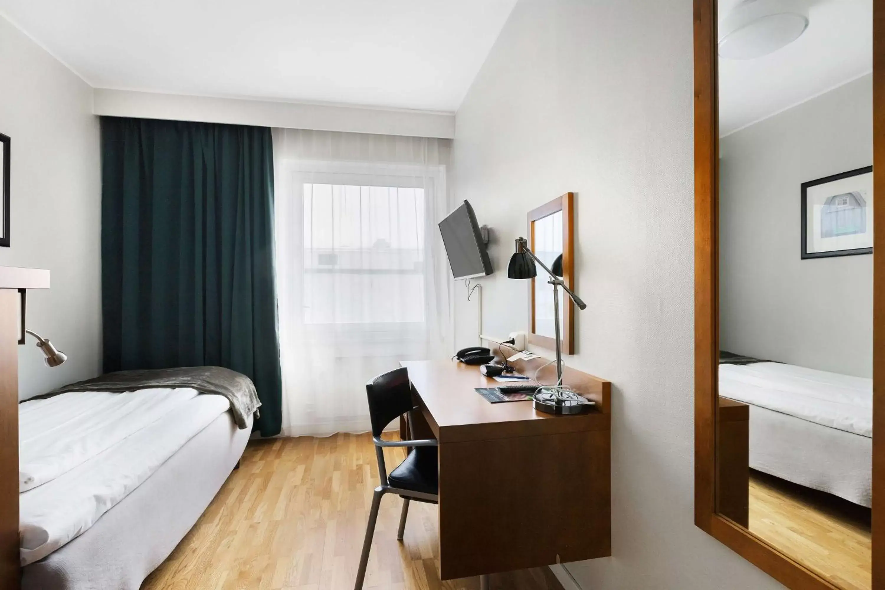 Bedroom, Bed in Best Western Plaza Hotel Bedroom, Bed in Best Western Plaza Hotel