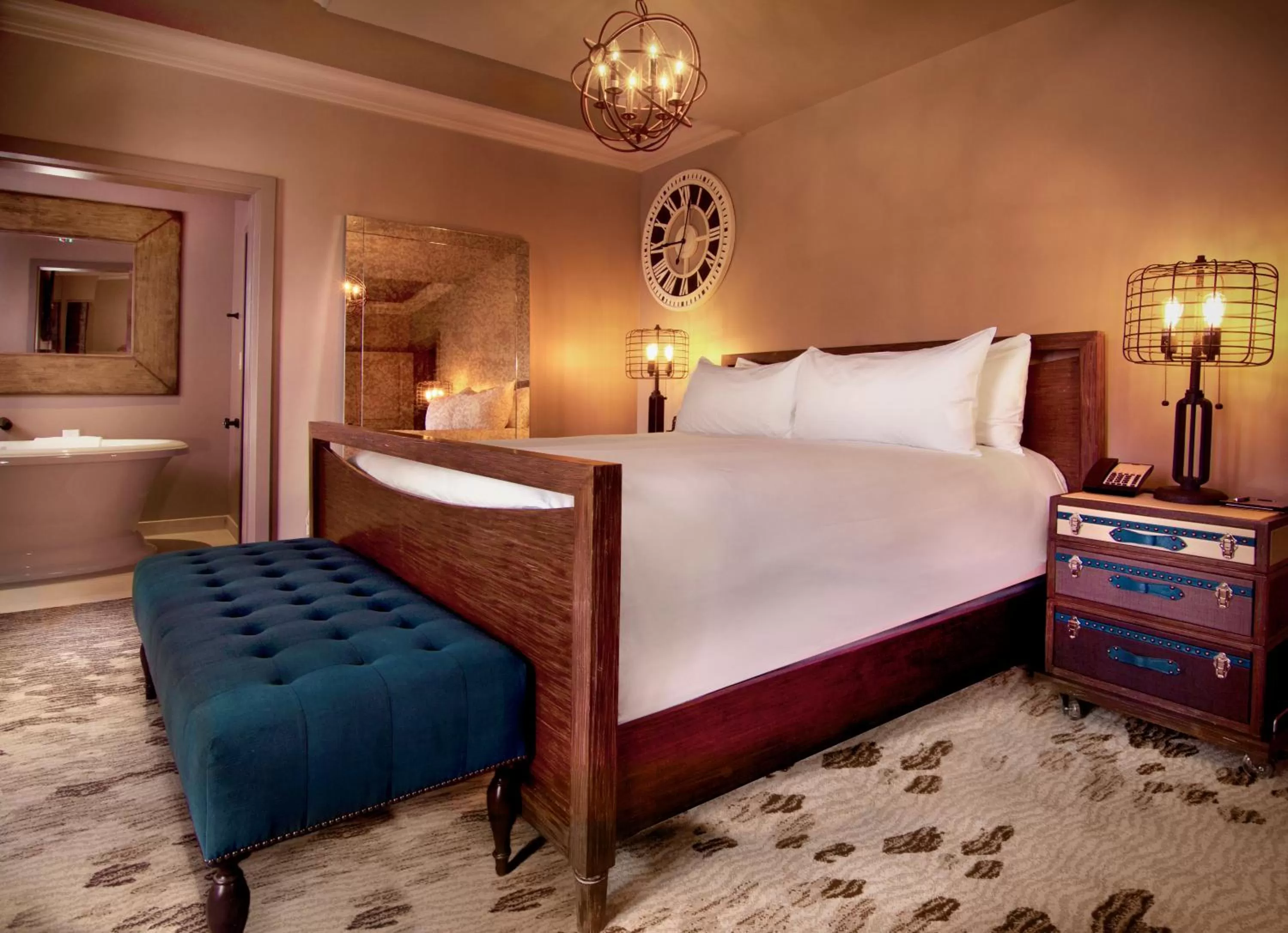 Bedroom, Bed in The Cromwell, A Caesars Destination