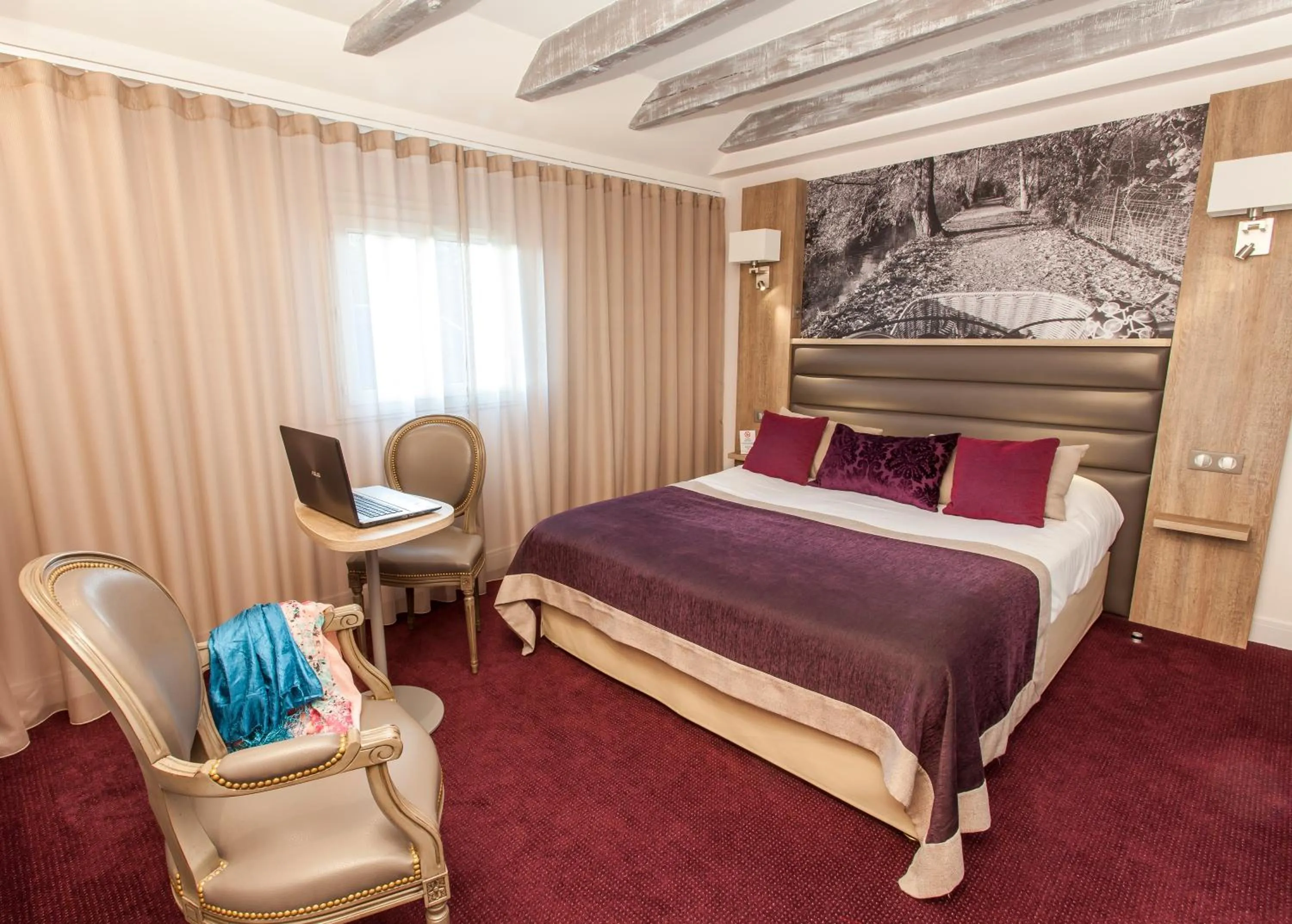 Photo of the whole room, Bed in Logis - Le Christina