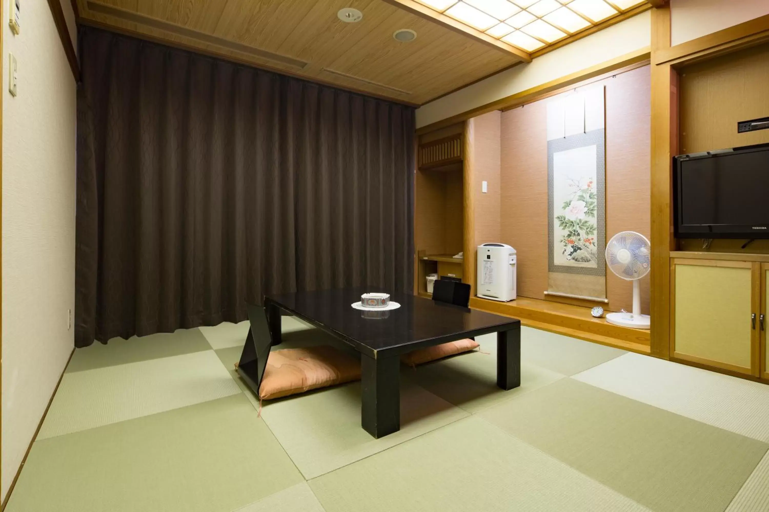 Photo of the whole room, Seating Area in Premier Hotel -CABIN- Obihiro