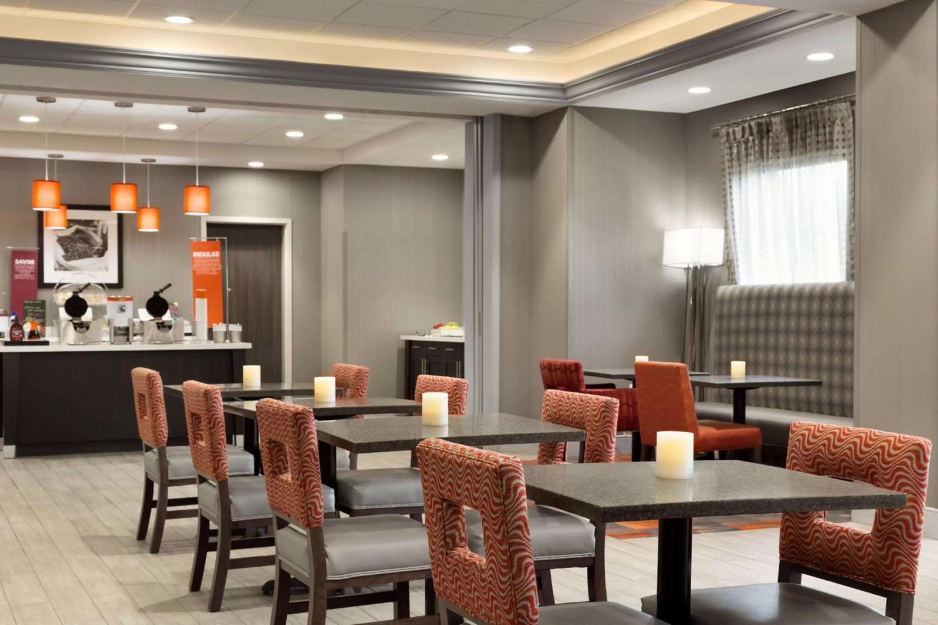 Dining area in Hampton Inn By Hilton North Olmsted Cleveland Airport