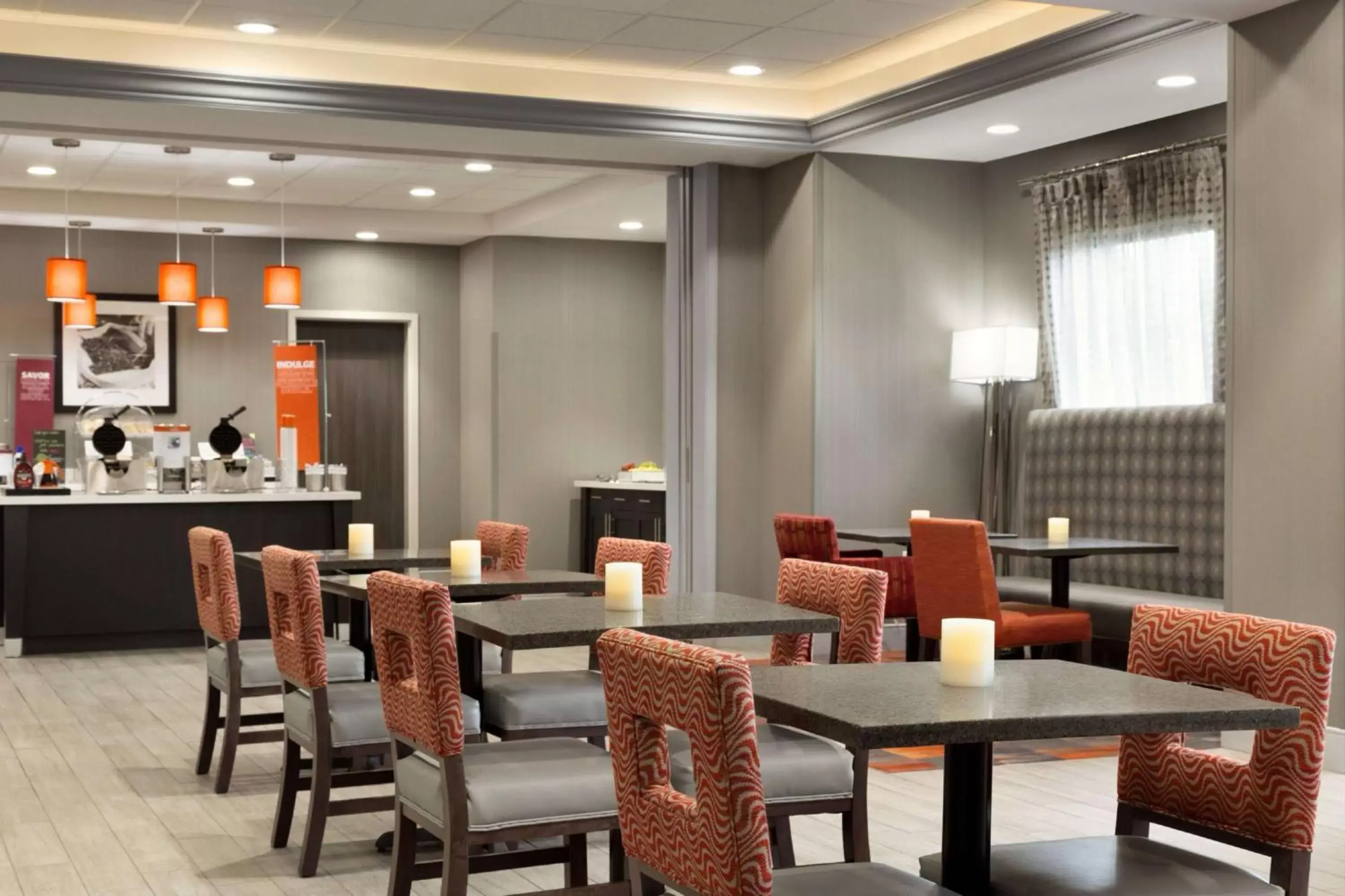 Dining area, Restaurant/Places to Eat in Hampton Inn By Hilton North Olmsted Cleveland Airport