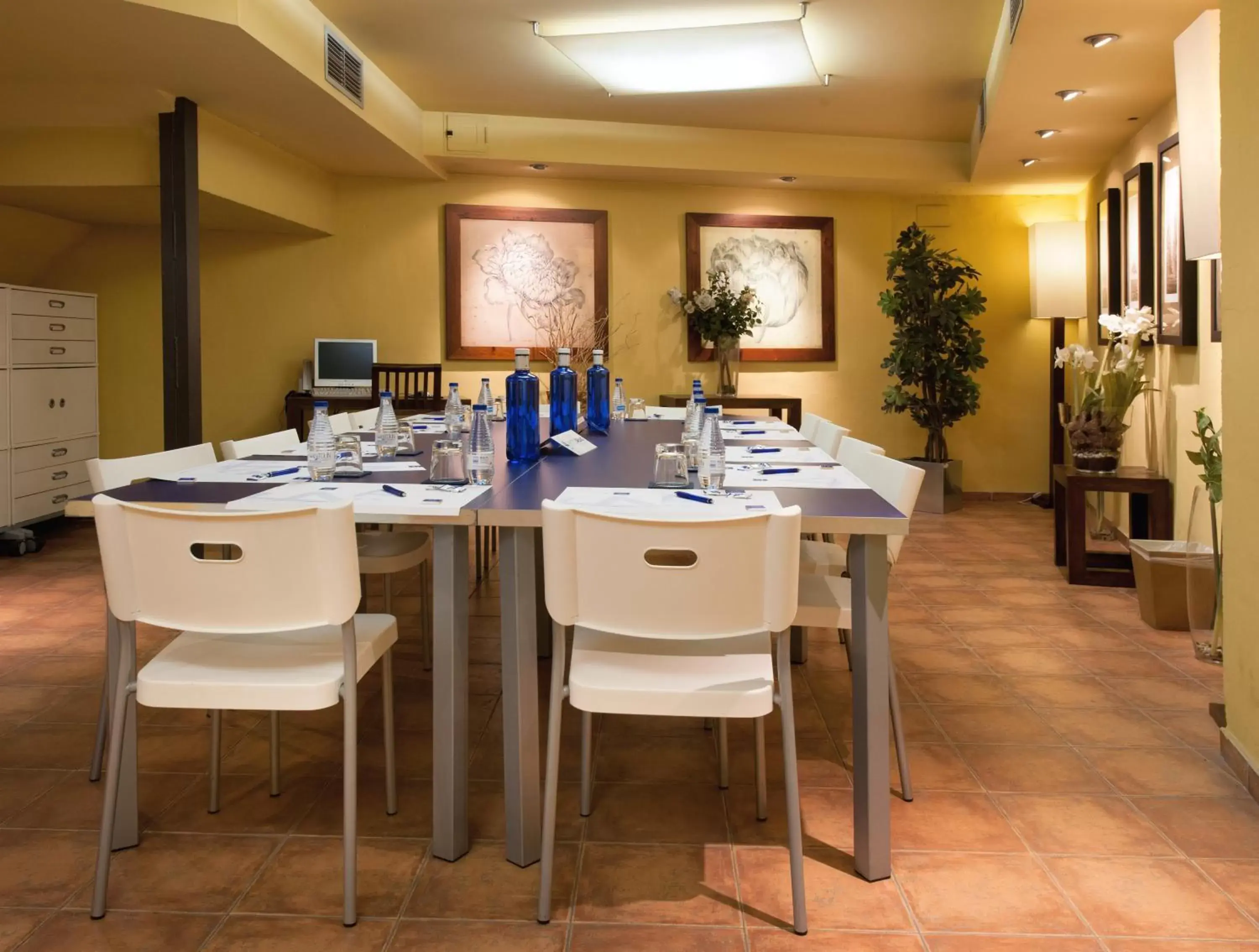 Meeting/conference room, Restaurant/Places to Eat in Abad Toledo