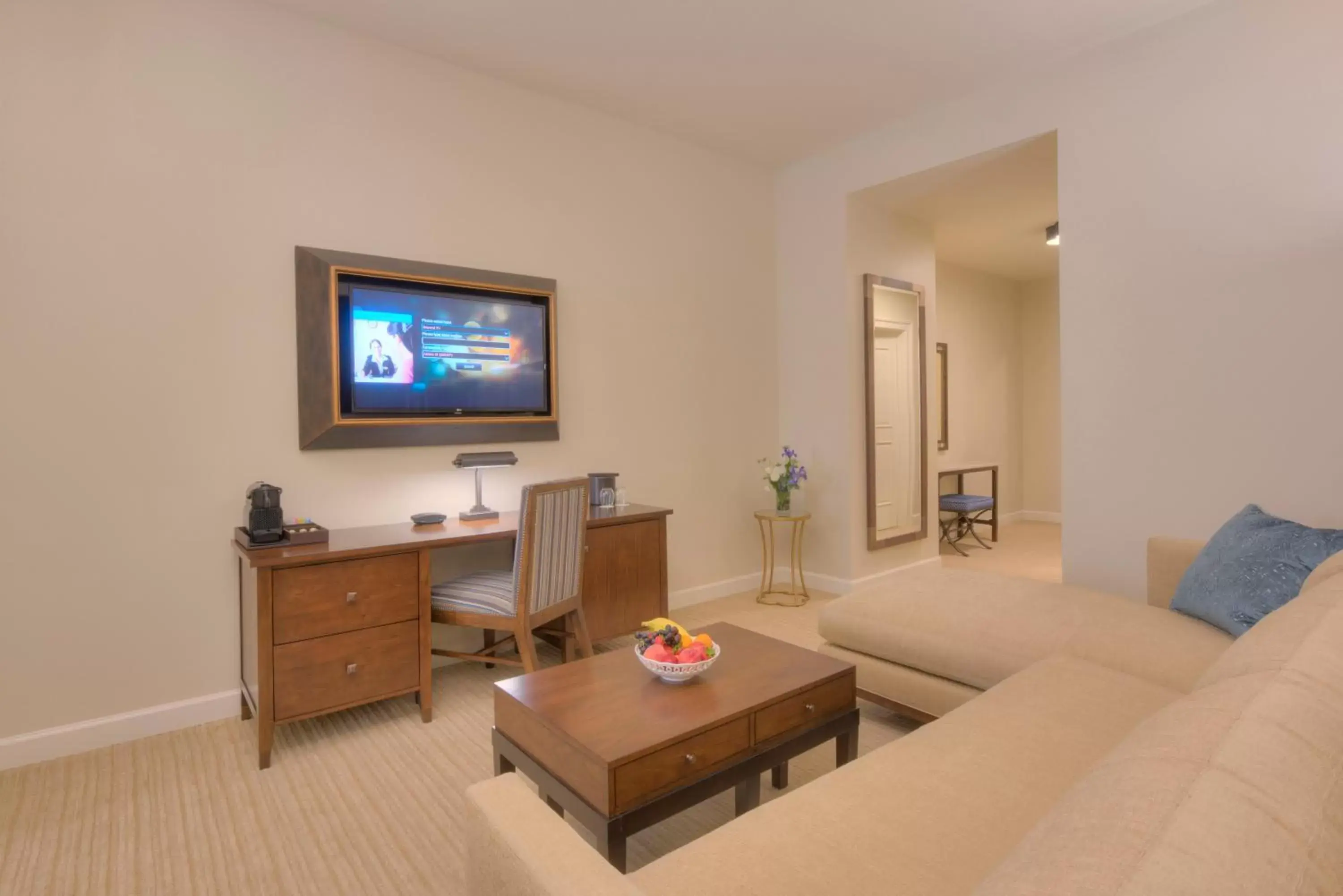 TV and multimedia, TV/Entertainment Center in NOPSI Hotel New Orleans