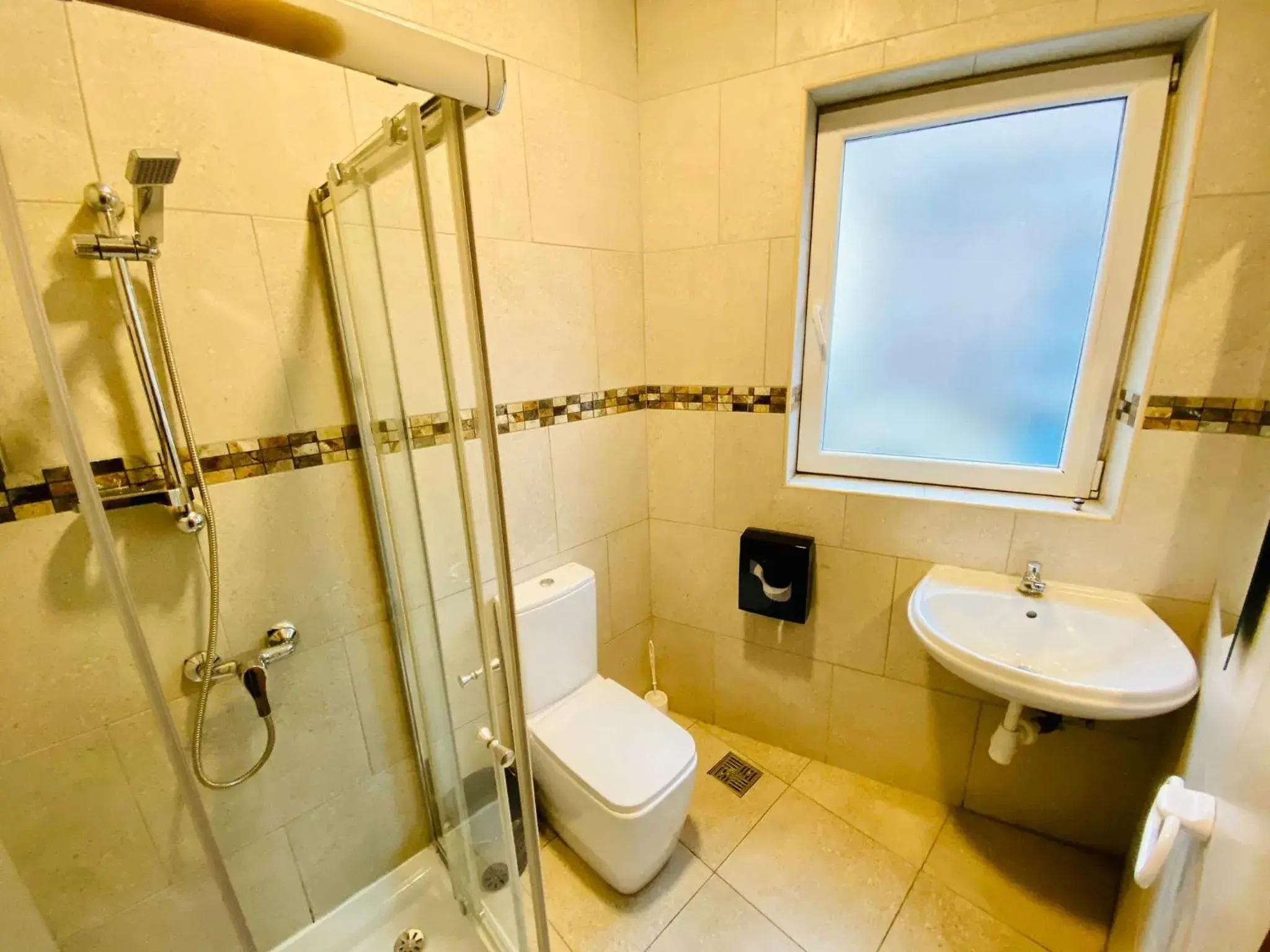 Shower, Bathroom in Marco Polo Party Hostel