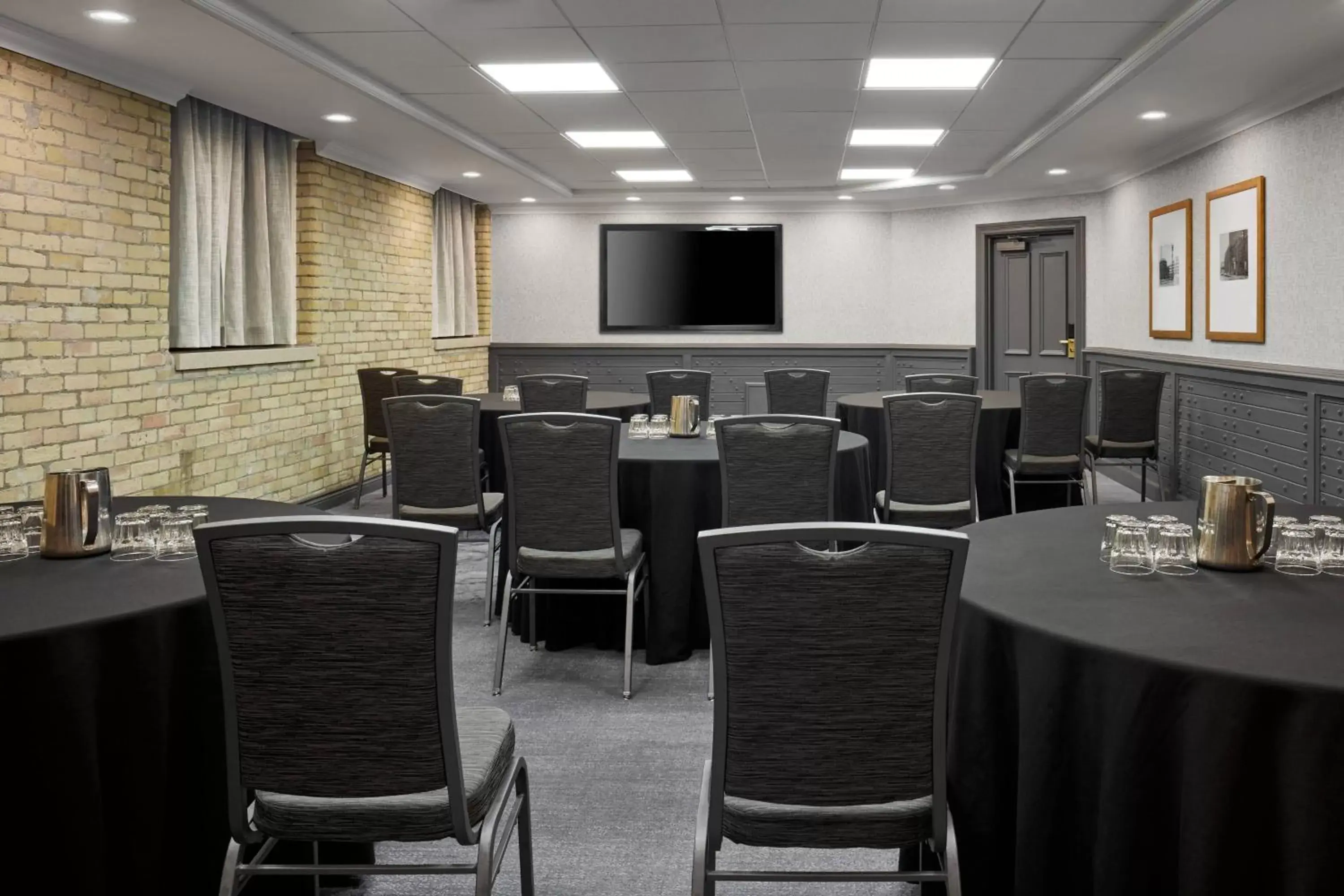 Meeting/conference room in Delta Hotels by Marriott London Armouries