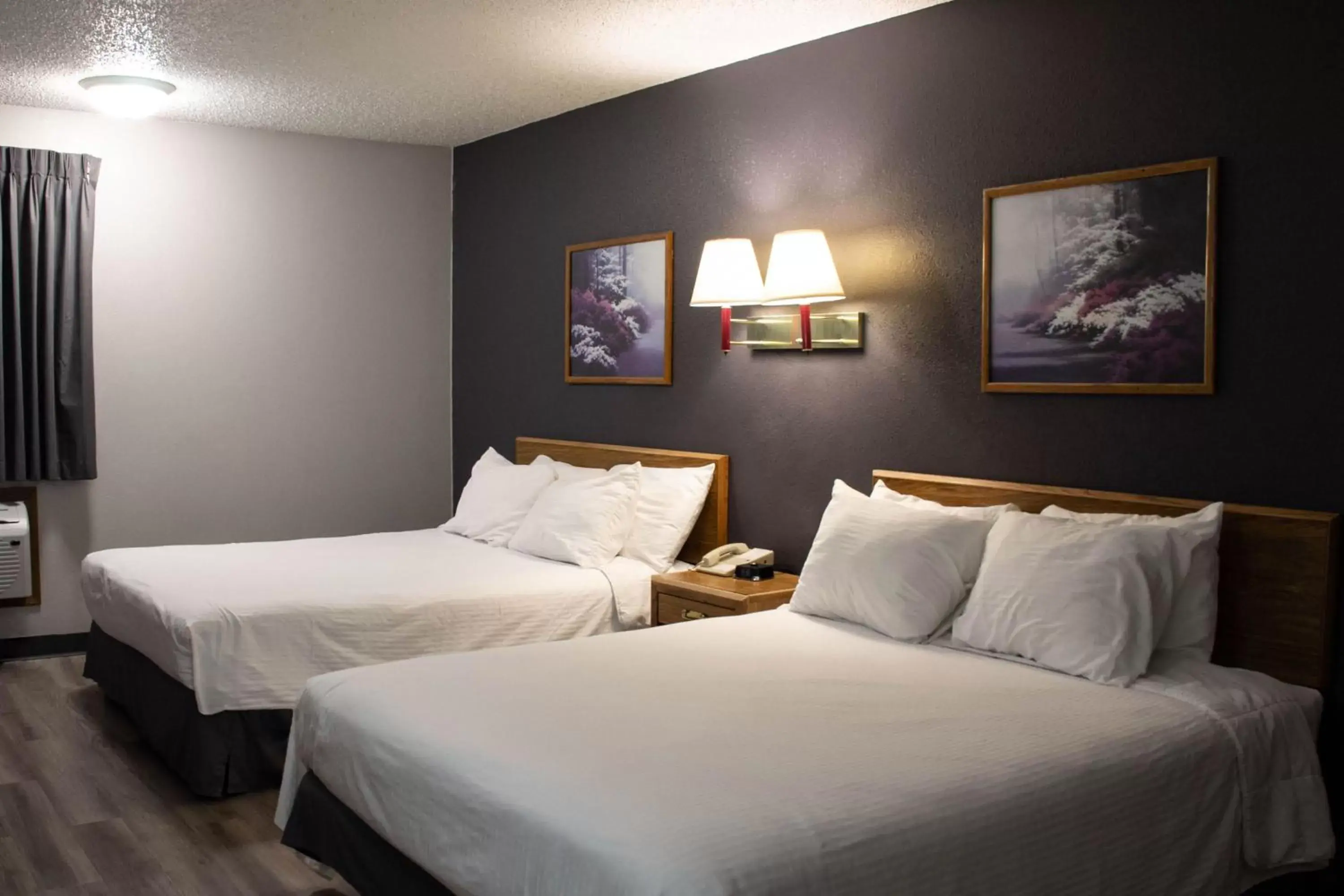 Bedroom, Bed in New Victorian Inn & Suites-Norfolk Bedroom, Bed in New Victorian Inn & Suites-Norfolk