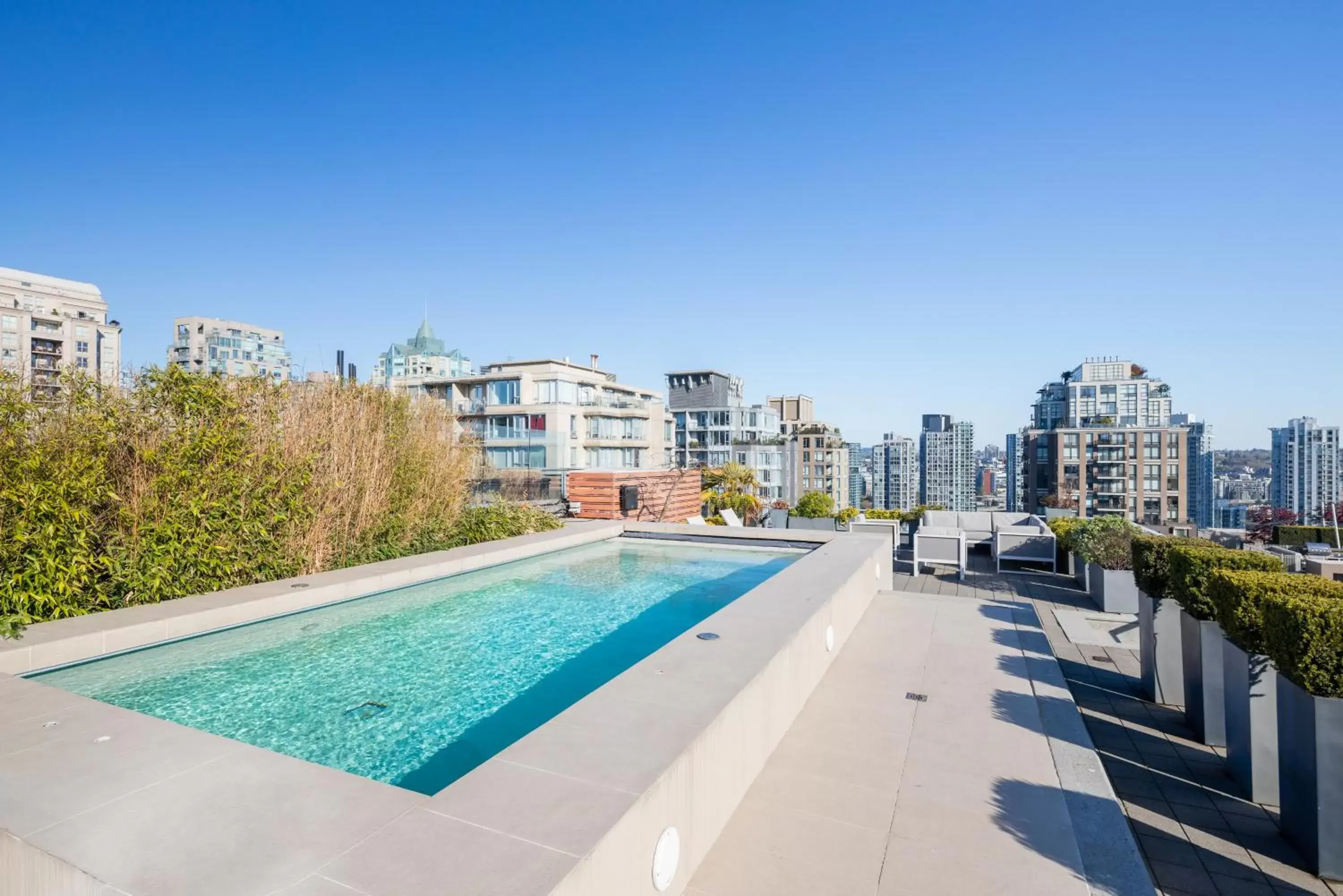 City view, Swimming Pool in Level Vancouver Yaletown - Seymour