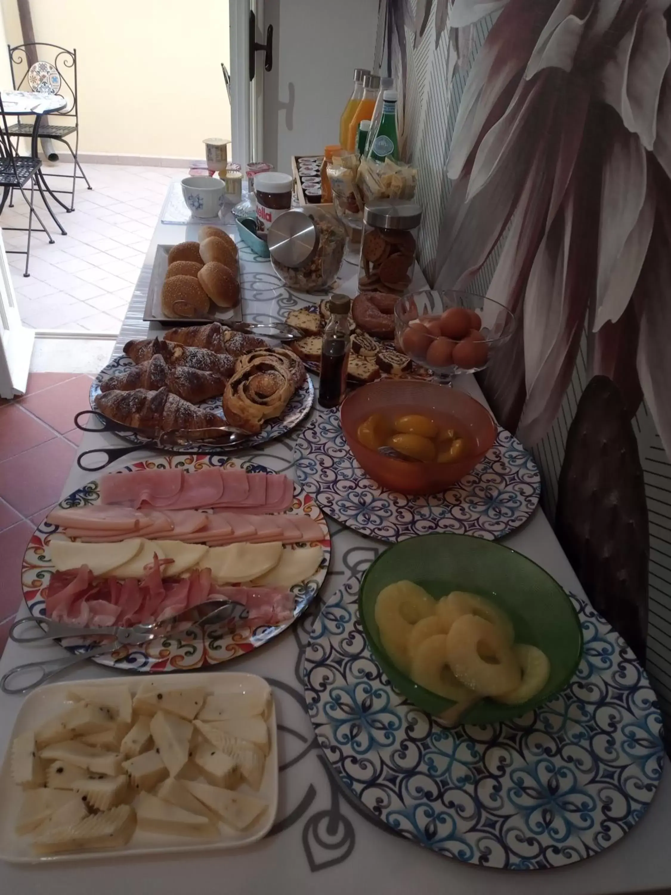 Breakfast in Galleria del Duomo