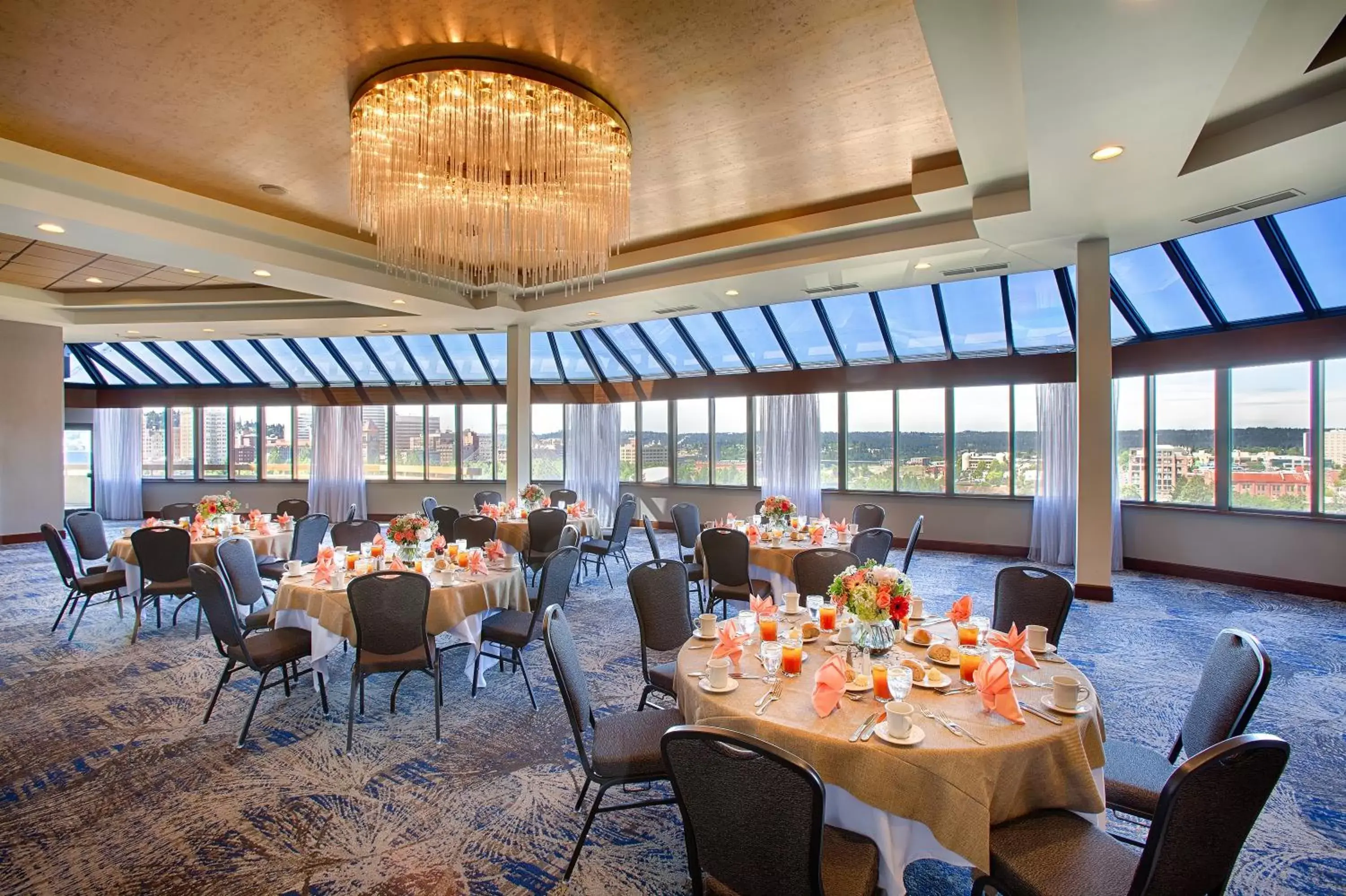 Banquet/Function facilities, Restaurant/Places to Eat in Centennial Hotel Spokane