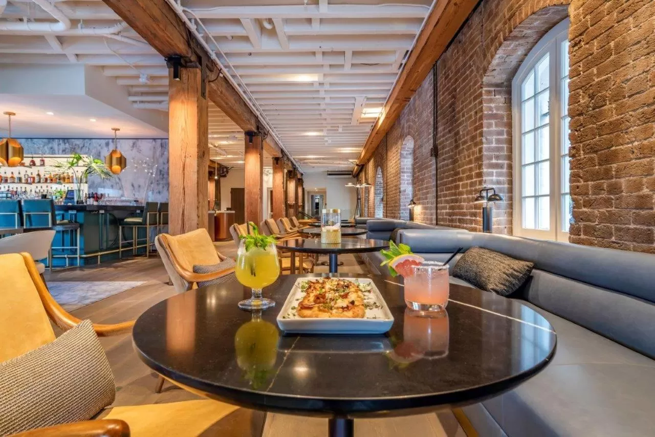 Restaurant/places to eat in ONE11 Hotel