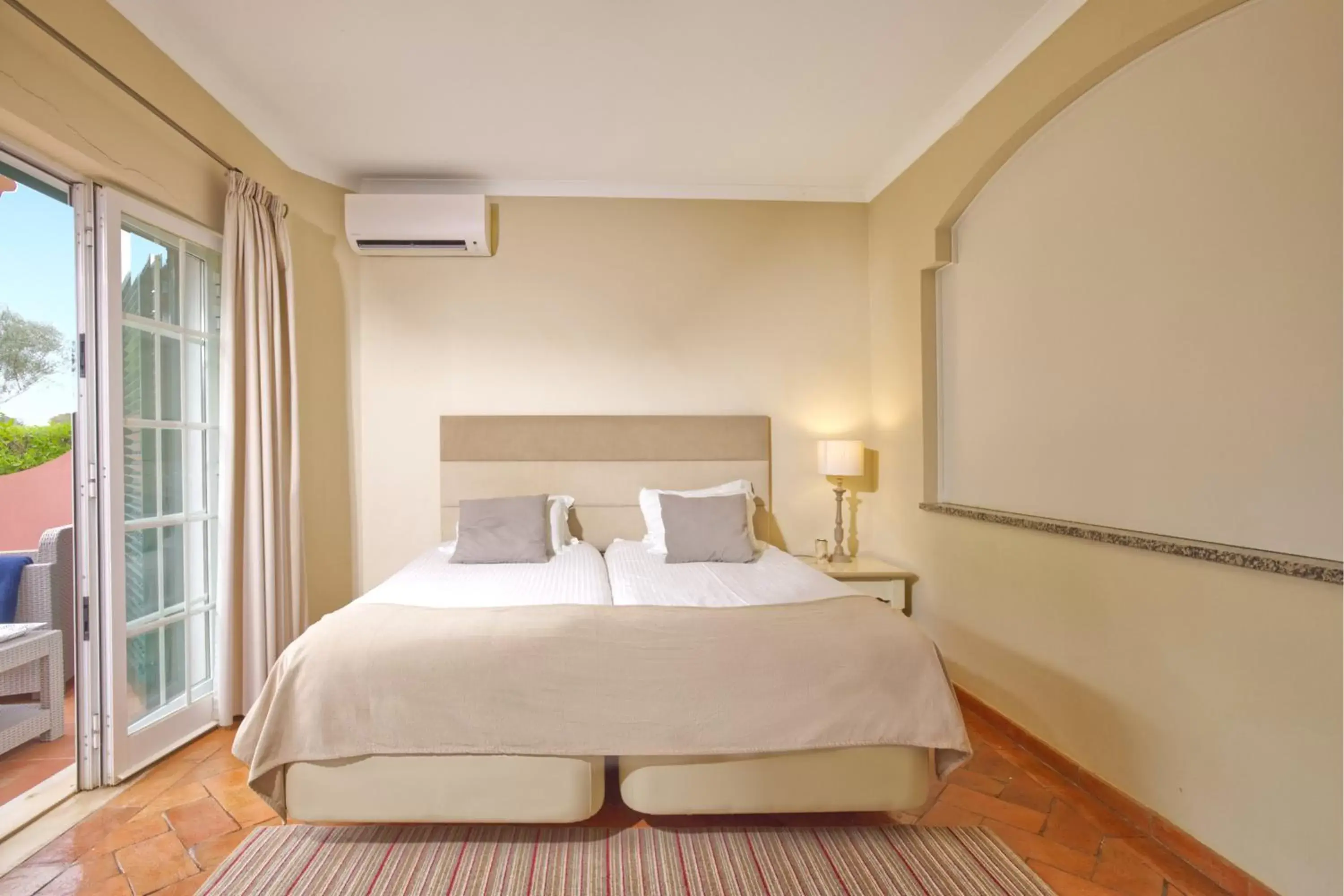 One Bedroom Apartment Ground Floor with Garden Patio in Cegonha Country Club One Bedroom Apartment Ground Floor with Garden Patio in Cegonha Country Club