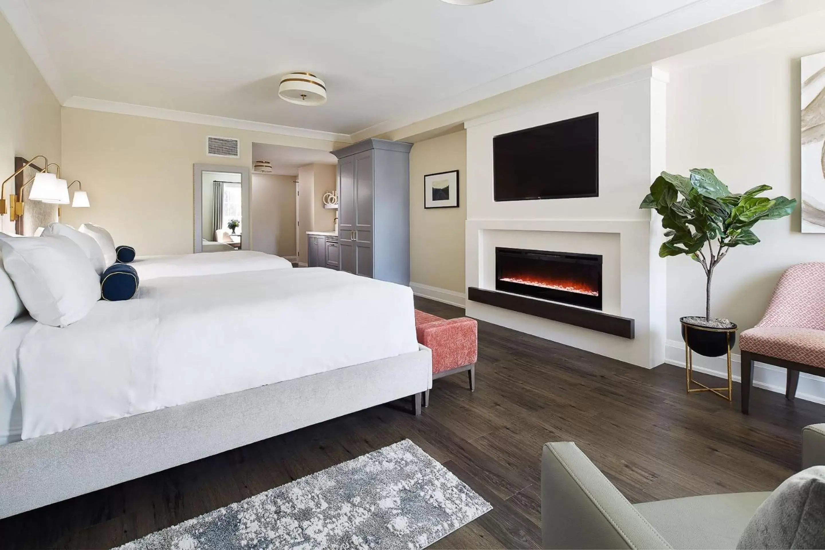 TV and multimedia, Bed in 124 on Queen Hotel & Spa