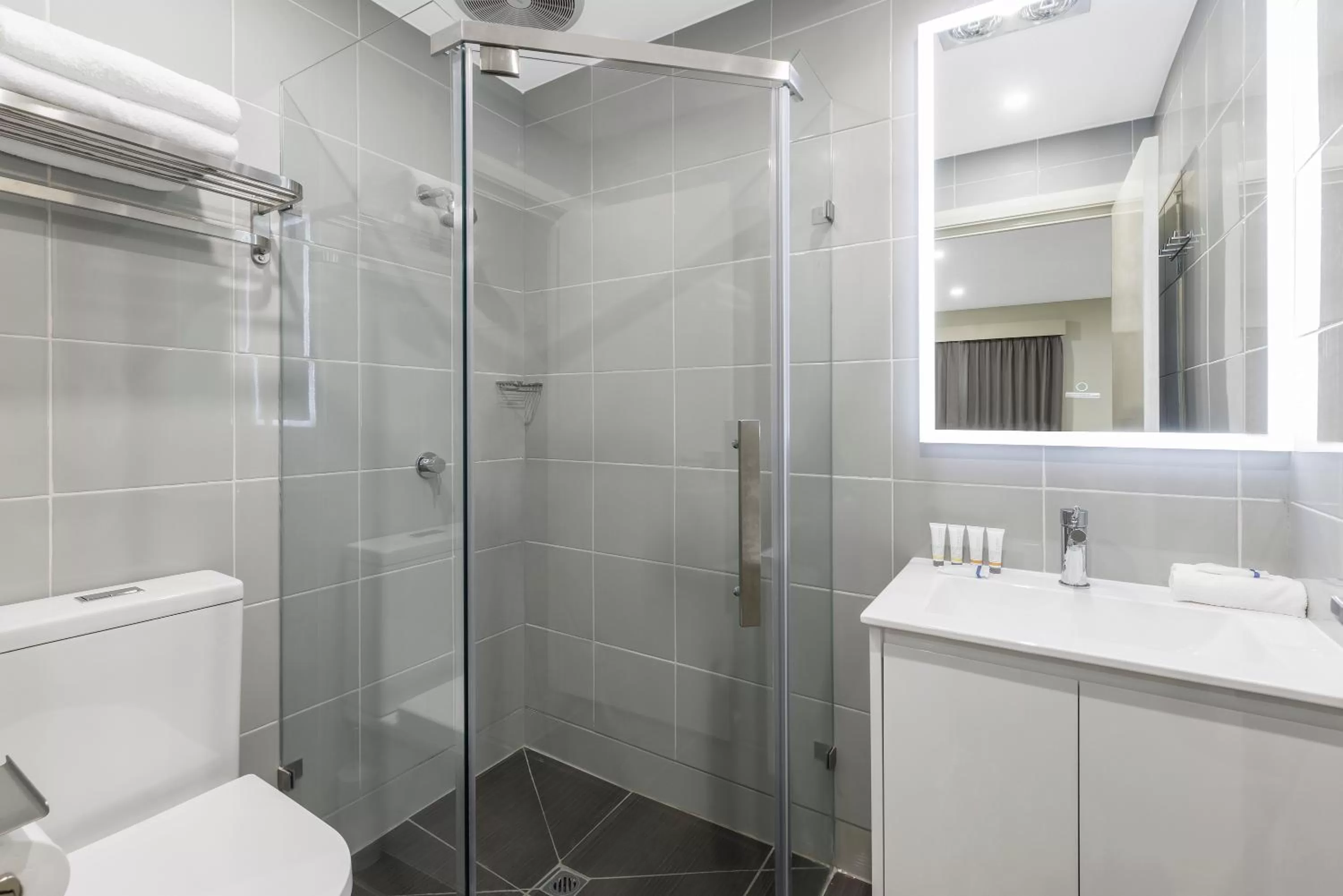 Bathroom in Quality Hotel Melbourne Airport