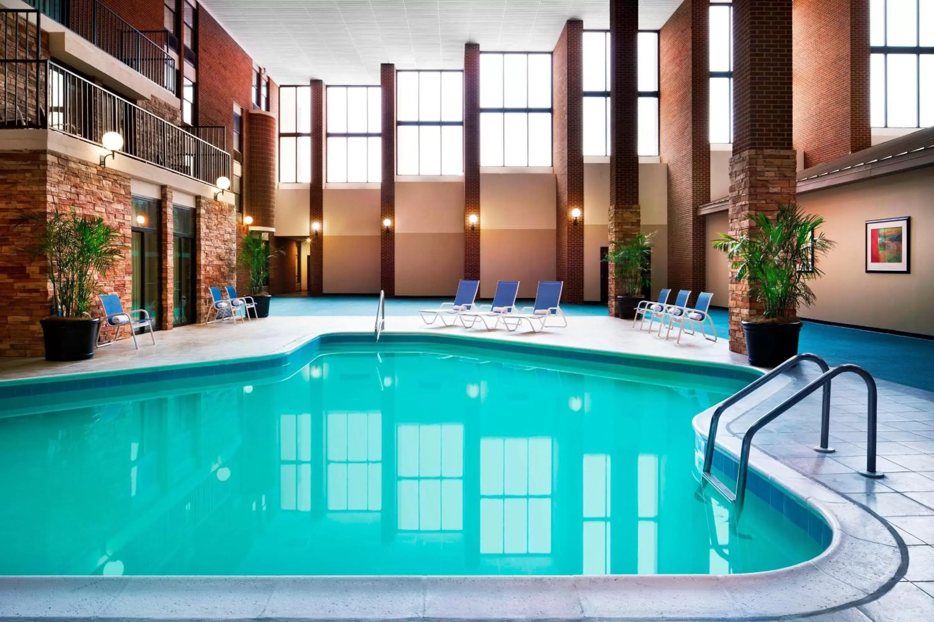 Swimming Pool in Four Points by Sheraton Richmond Airport