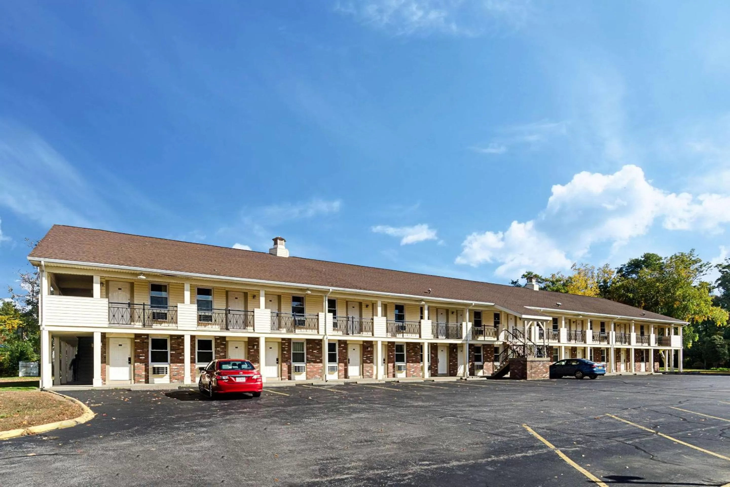 Property building in Econo Lodge Sturbridge Route 20