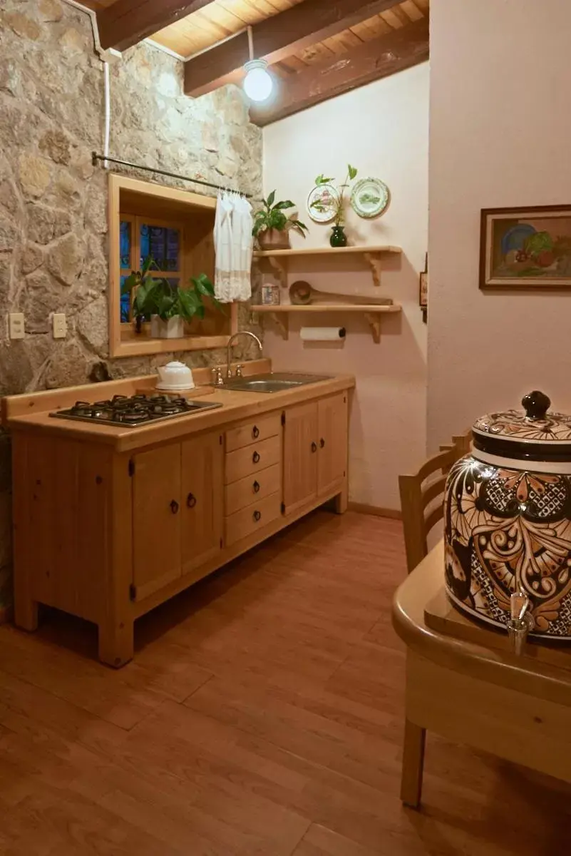 Kitchen/Kitchenette in Hotel Rancho San Cayetano