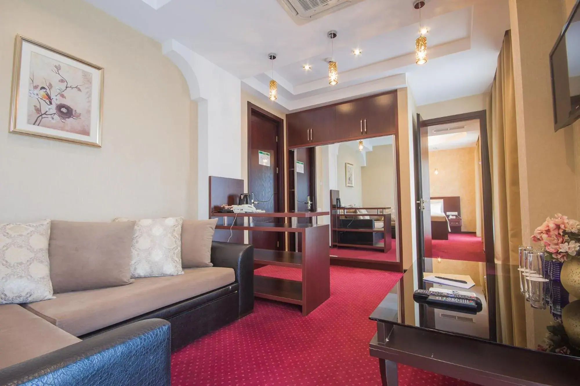 Shower, Seating Area in Marionn Hotel