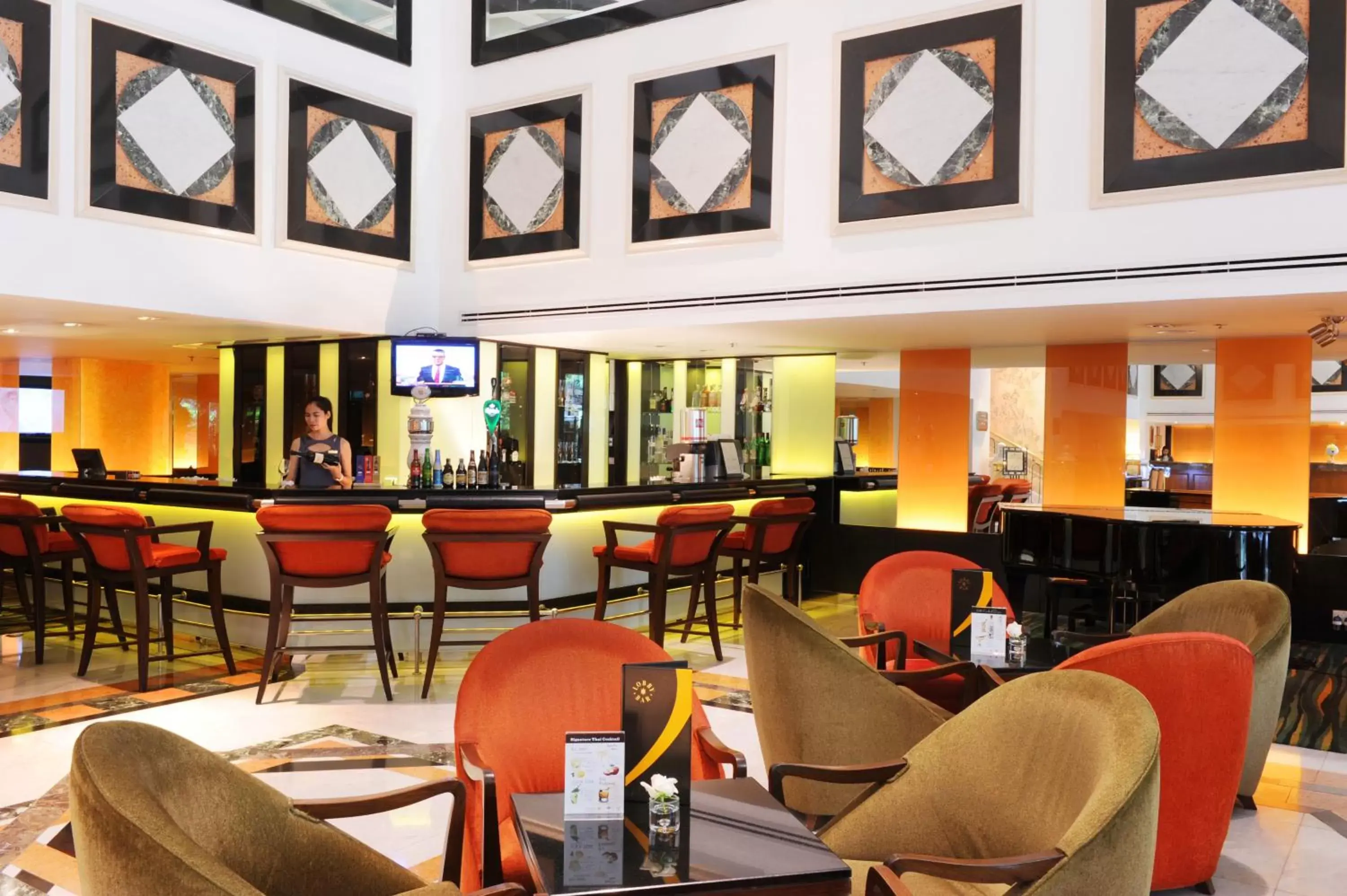 Lounge or bar, Restaurant/Places to Eat in Rembrandt Hotel and Suites SHA Plus Certified