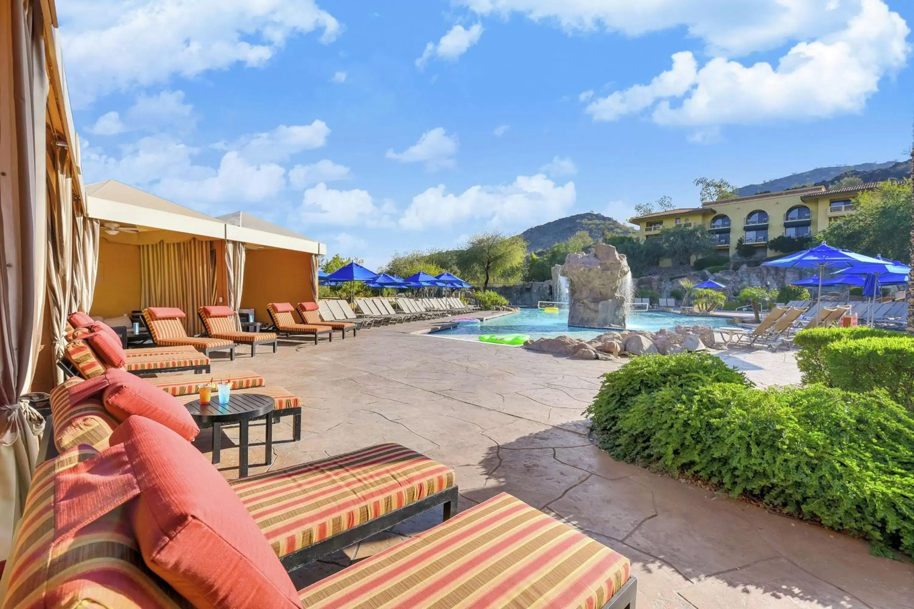 Pool view in Hilton Phoenix Tapatio Cliffs Resort