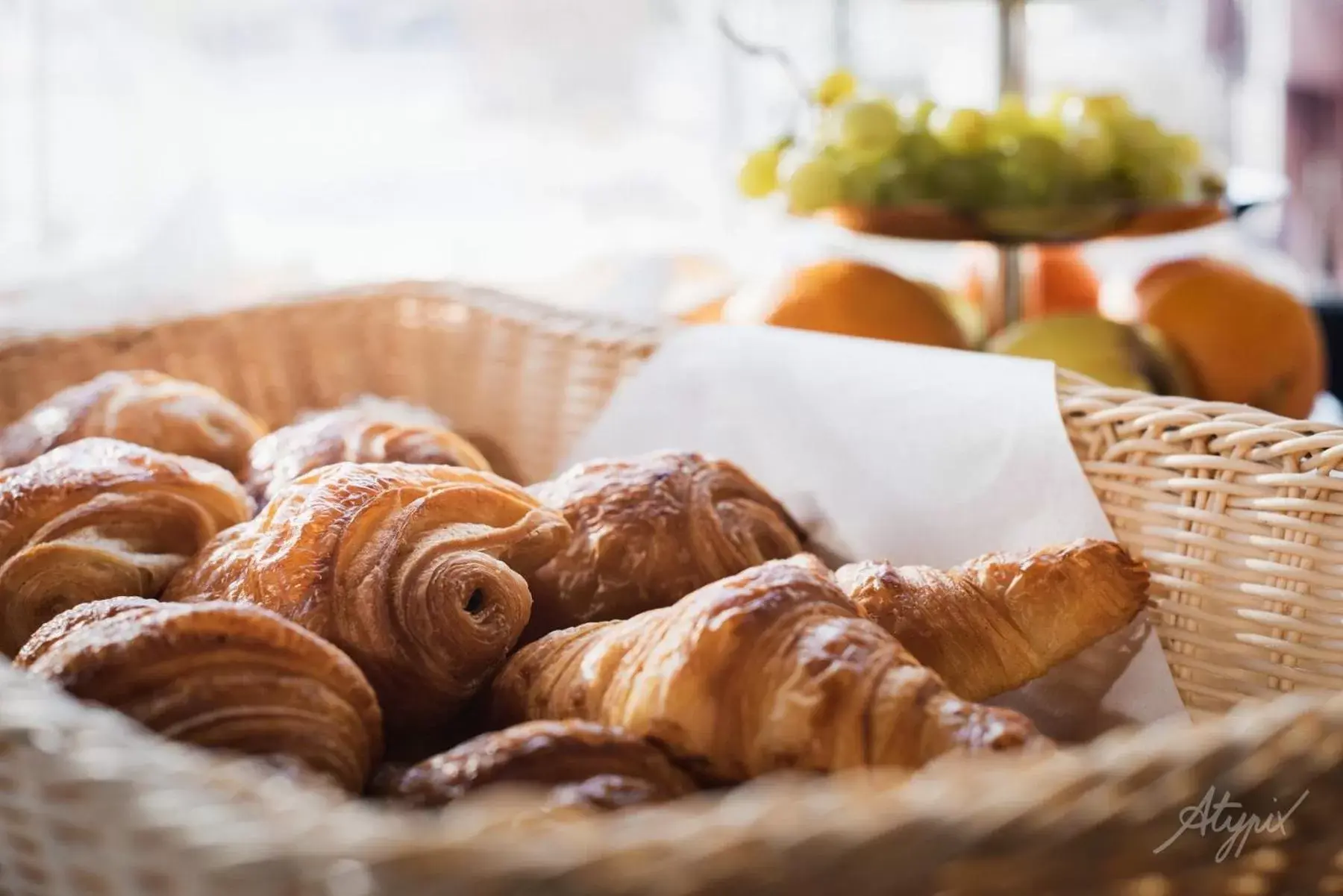 Buffet breakfast, Food in le paris brest hotel