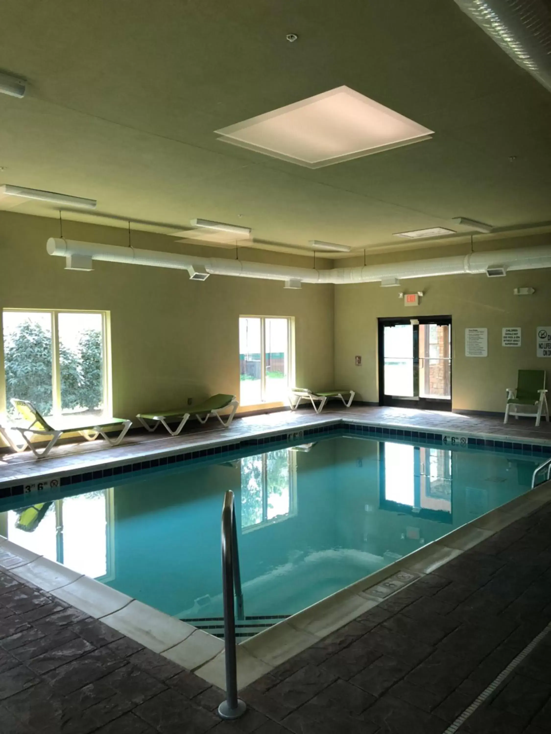 Swimming Pool in Countryview Inn & Suites