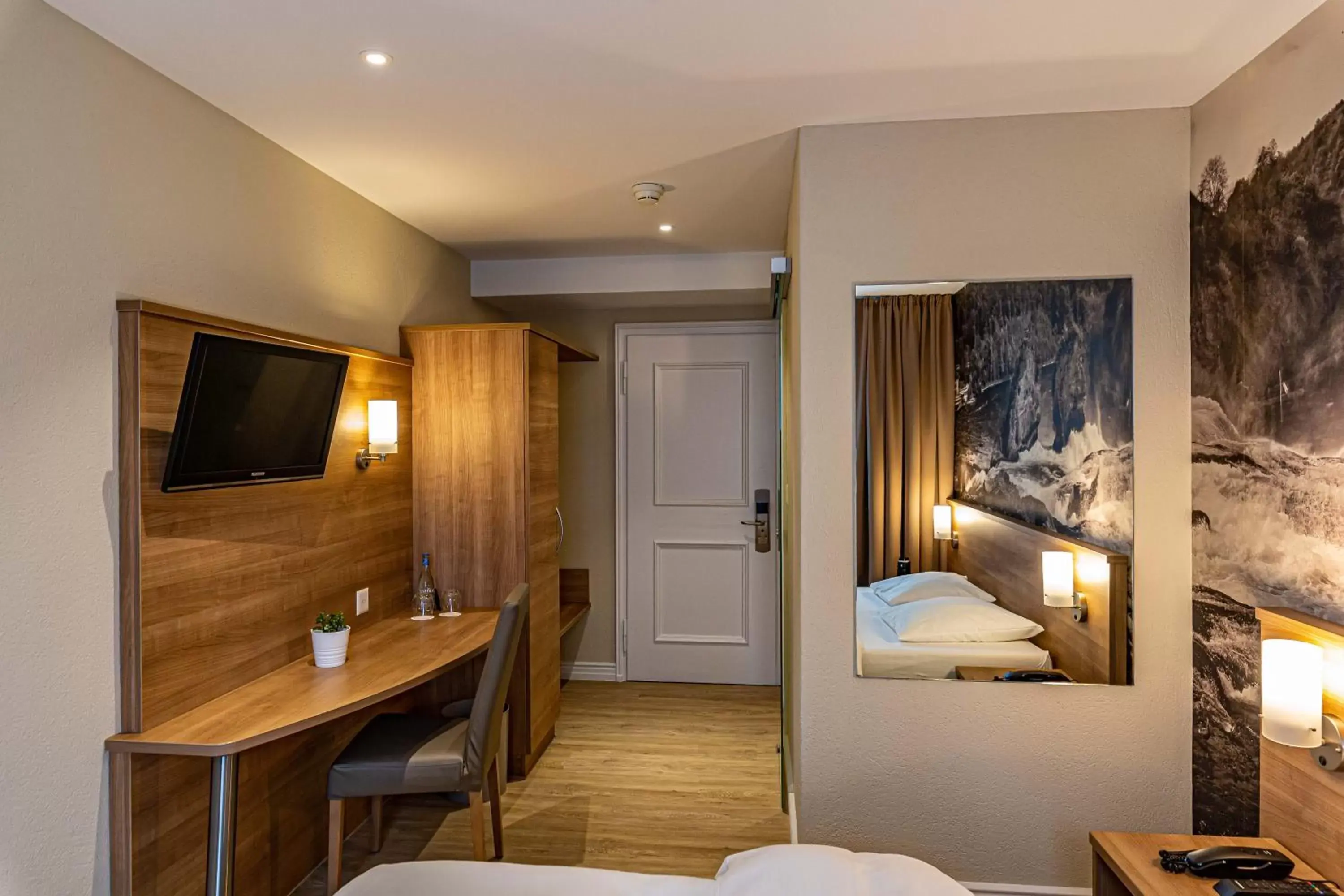 Bed, TV/Entertainment Center in Hotel Kronenhof