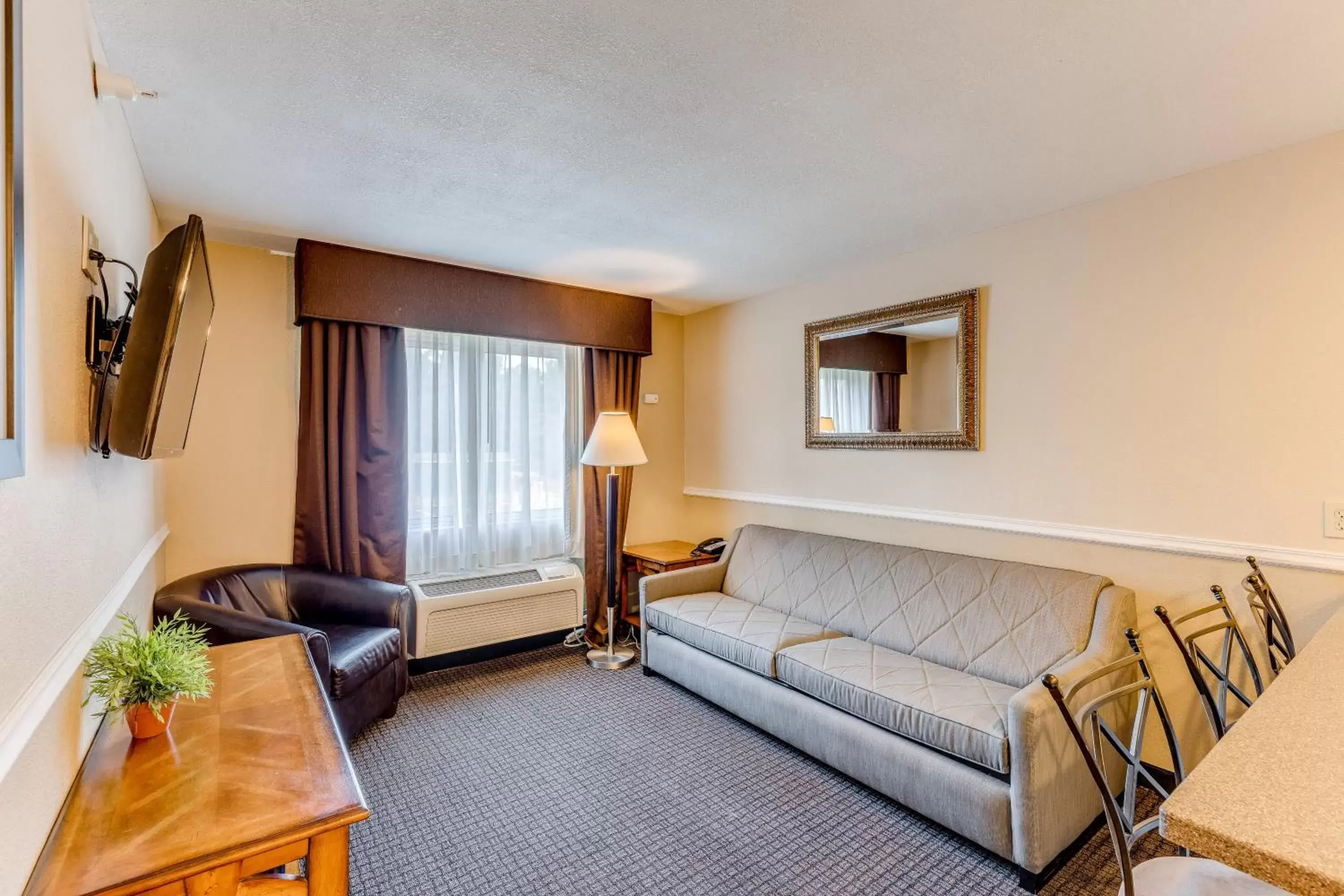 Living room, Seating Area in Best Western Lakewinds