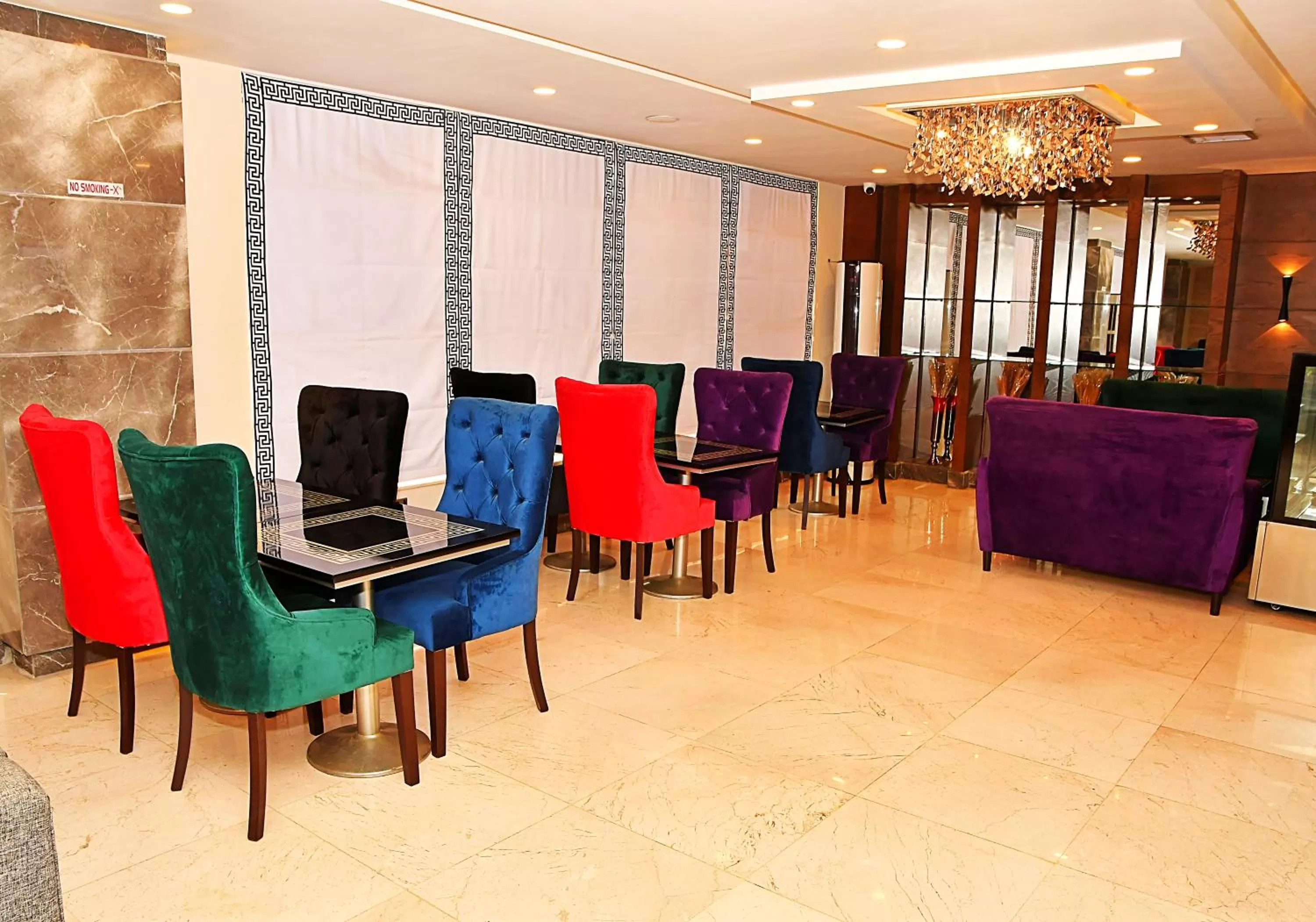 Restaurant/places to eat in Hotel Akbar International