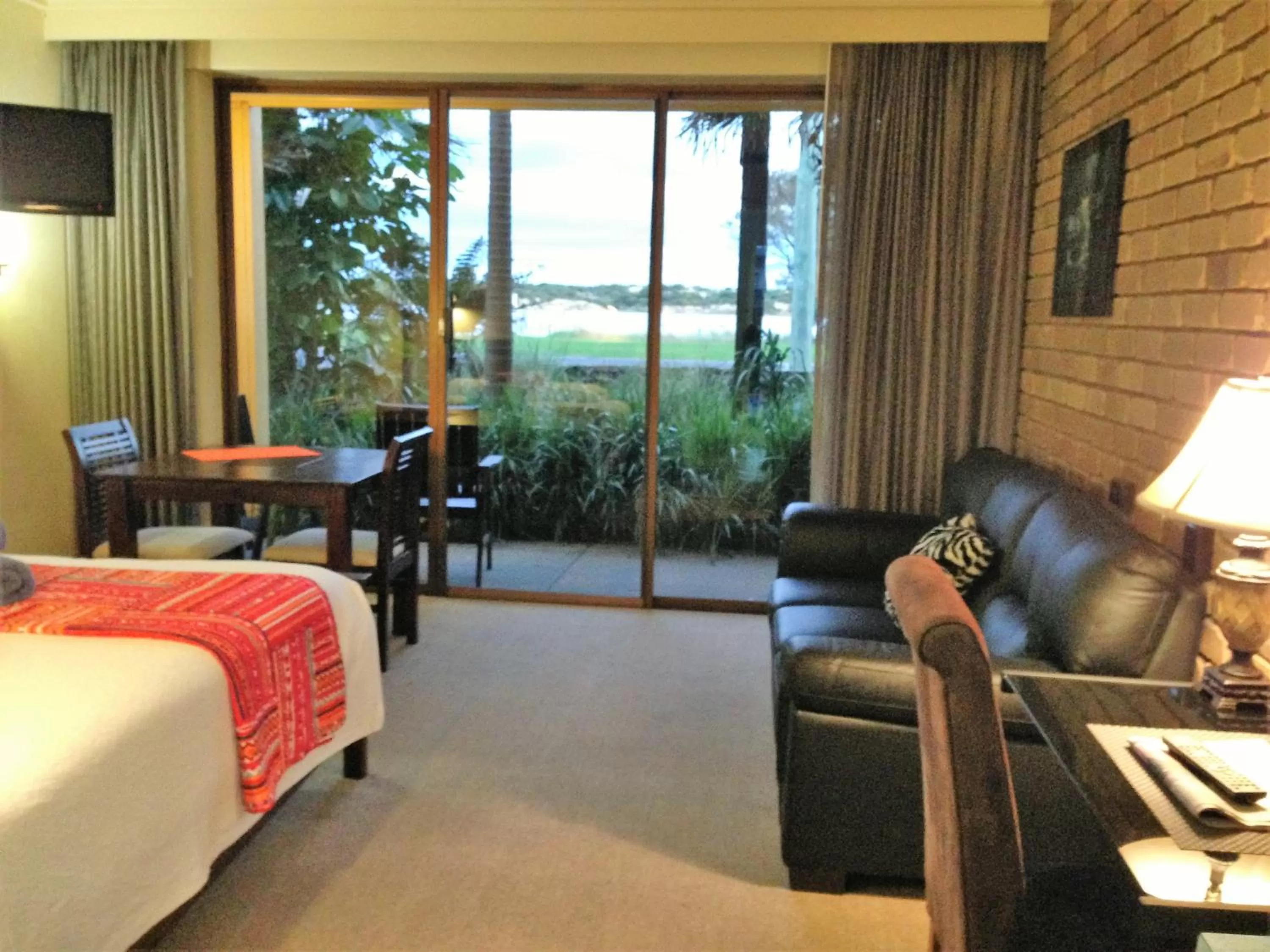 Garden, Bed in Abel Tasman Waterfront Motel