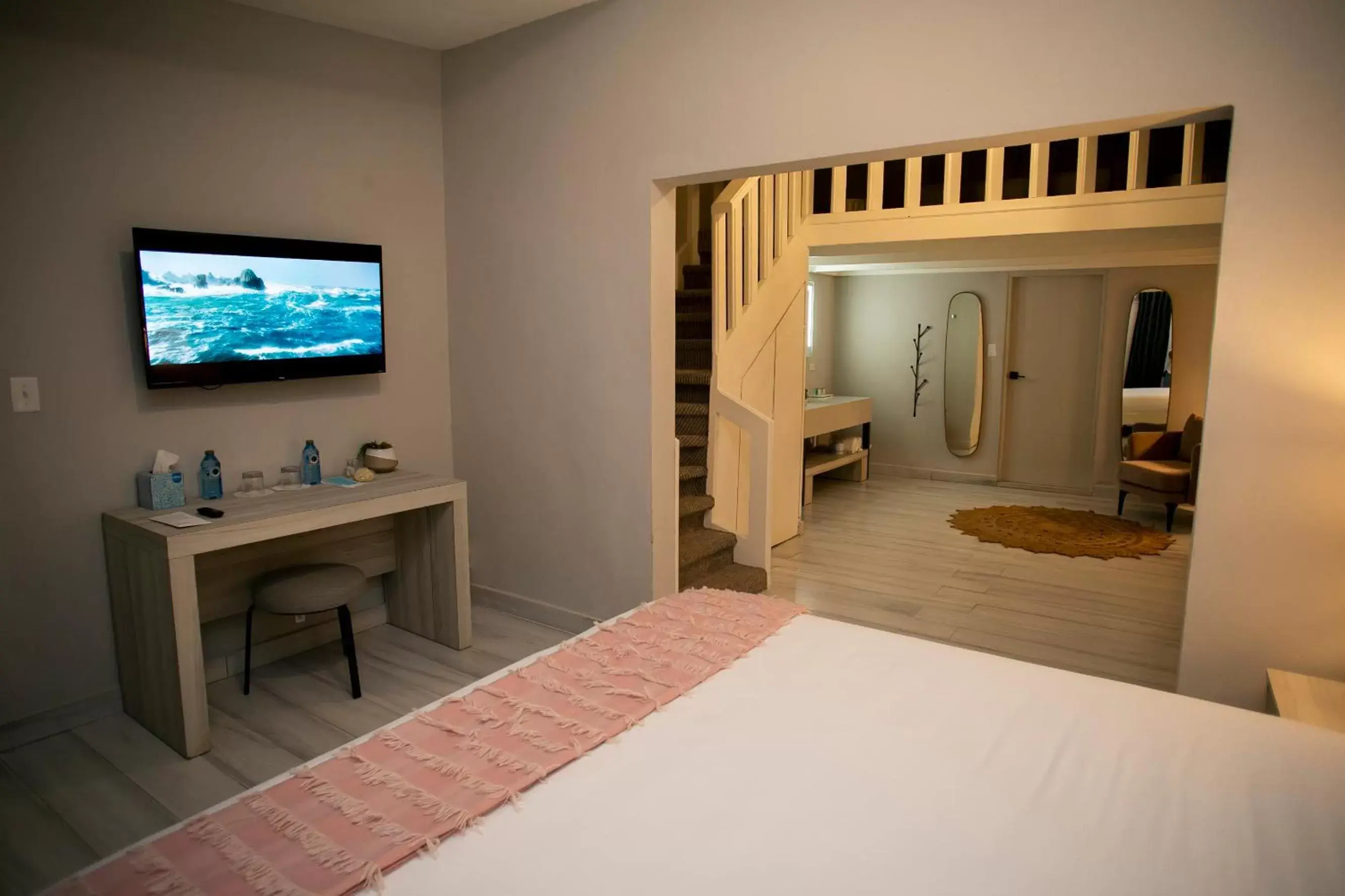 Photo of the whole room, TV/Entertainment Center in Trópica Beach Hotel
